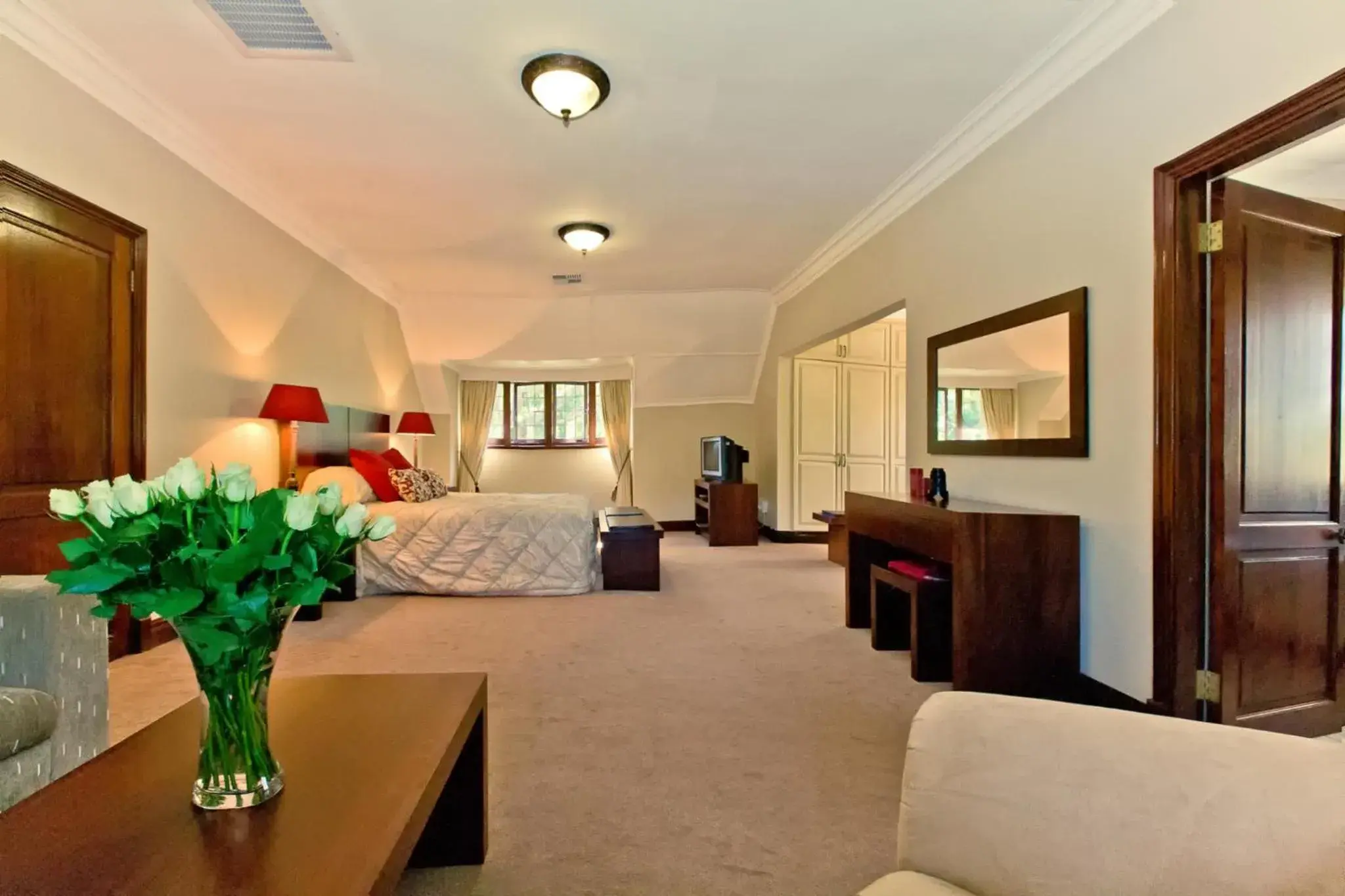 Deluxe King Room in Eagle Wind Manor Deluxe King Room in Eagle Wind Manor