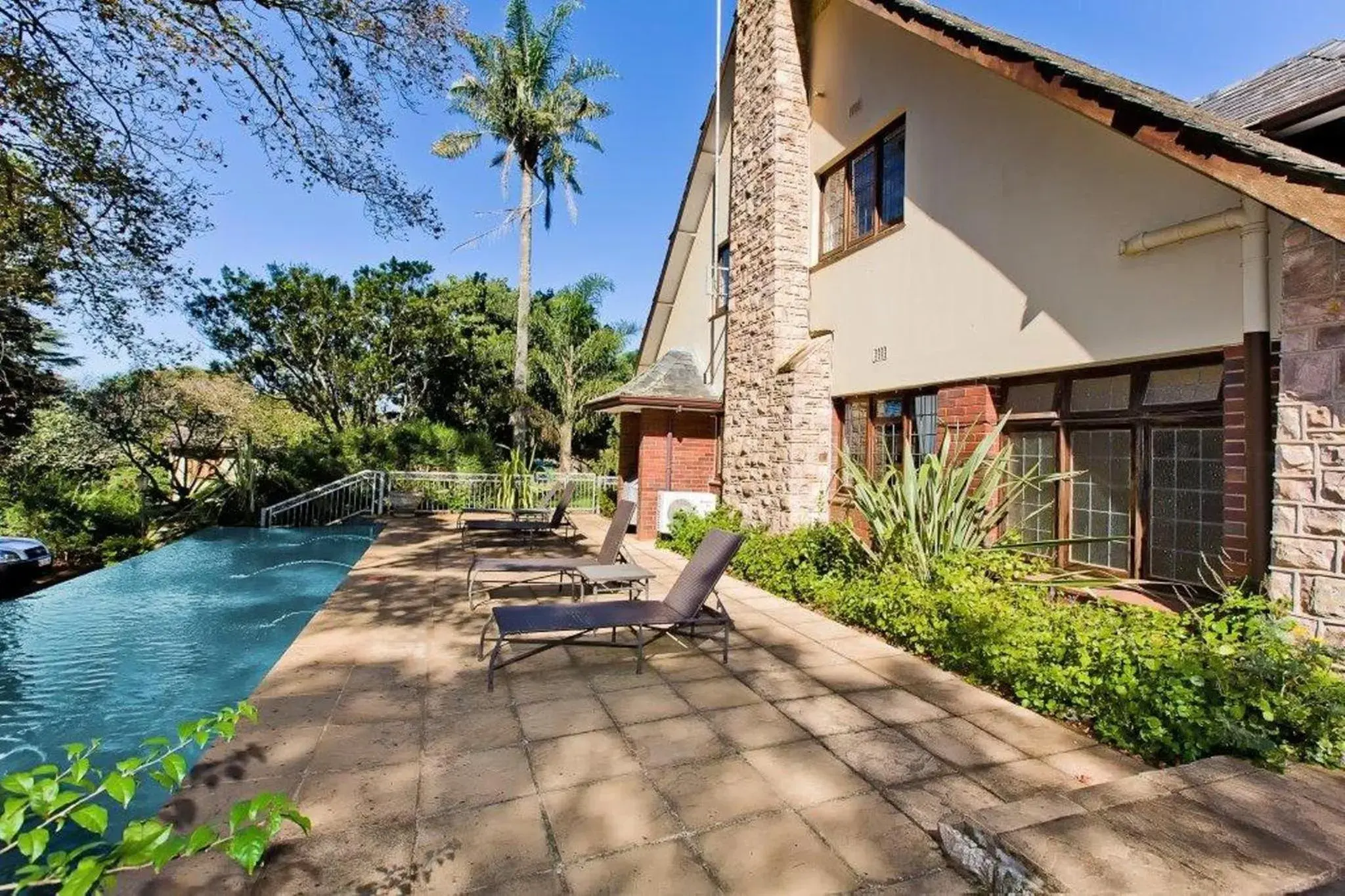 Swimming pool in Eagle Wind Manor Swimming pool in Eagle Wind Manor