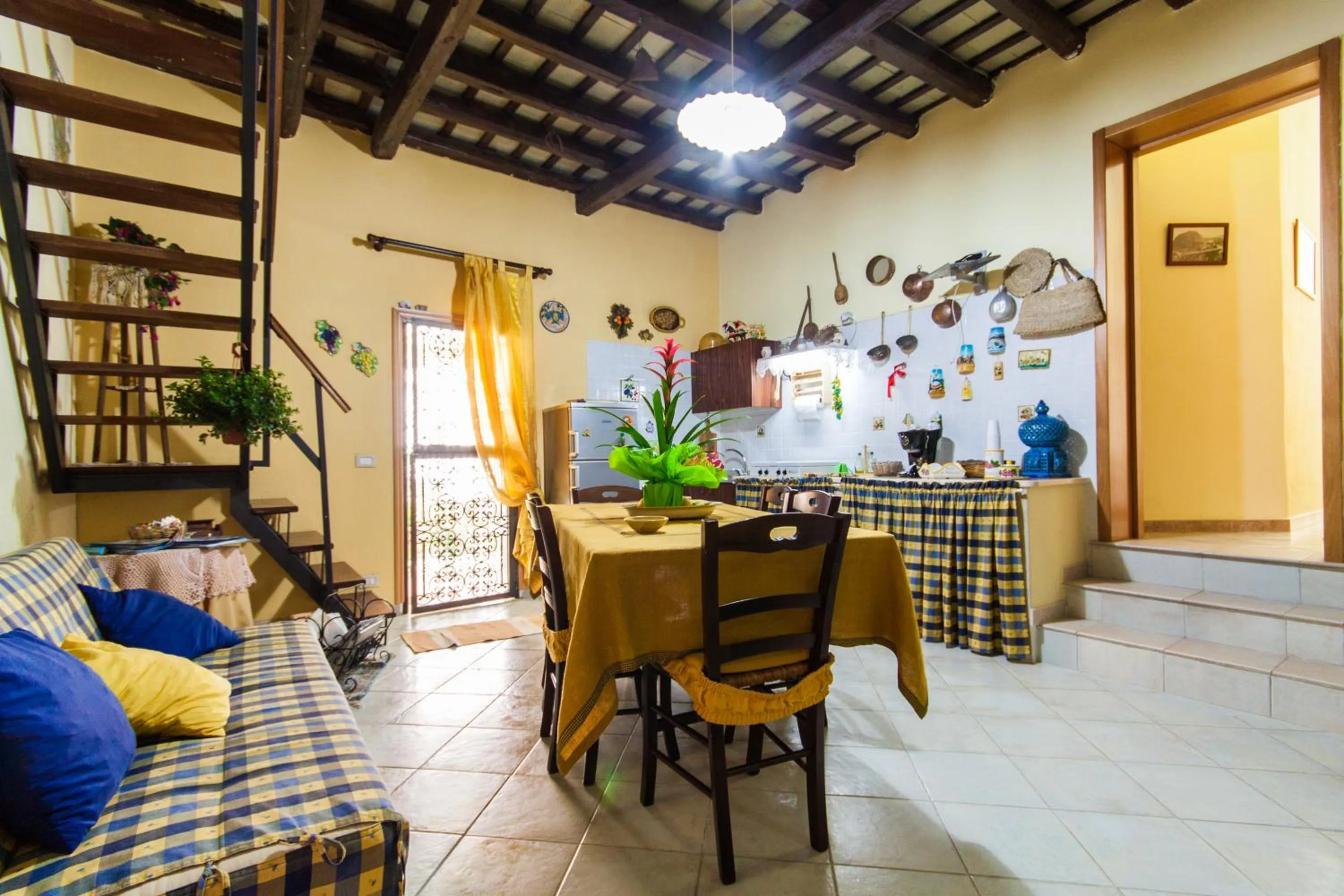 Kitchen or kitchenette in La Pergola B&B