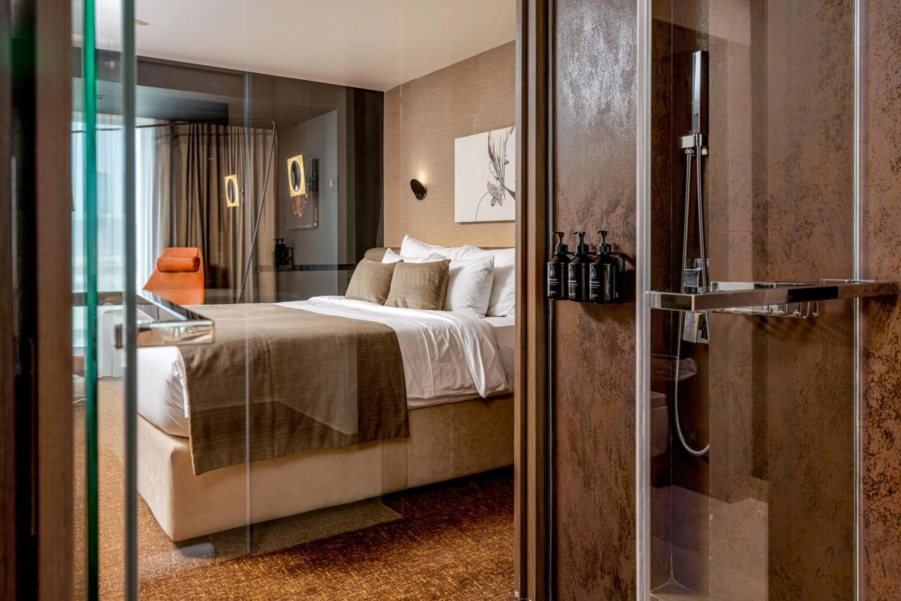 Bed in Kronwell Brasov Hotel