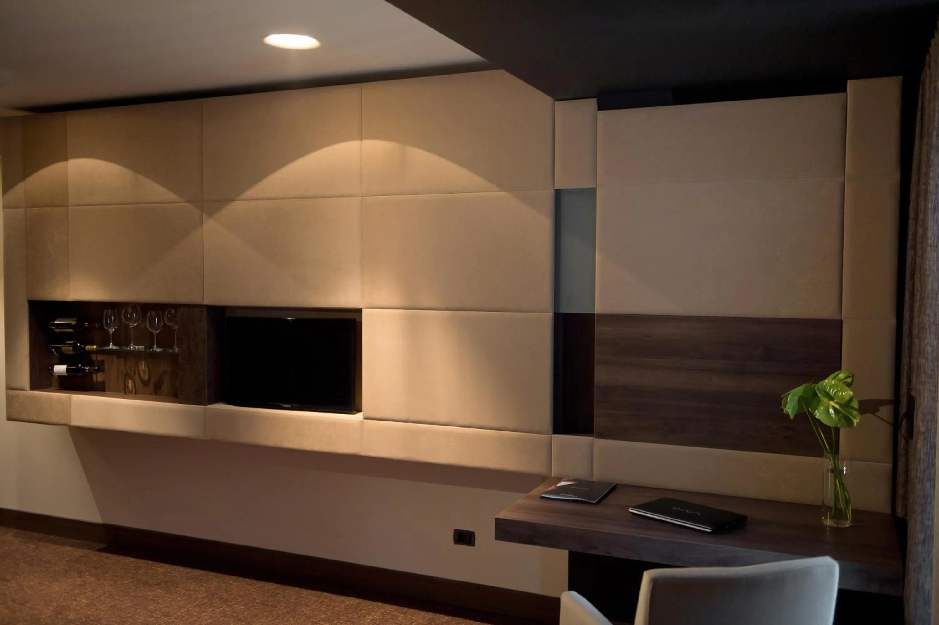 TV and multimedia in Kronwell Brasov Hotel