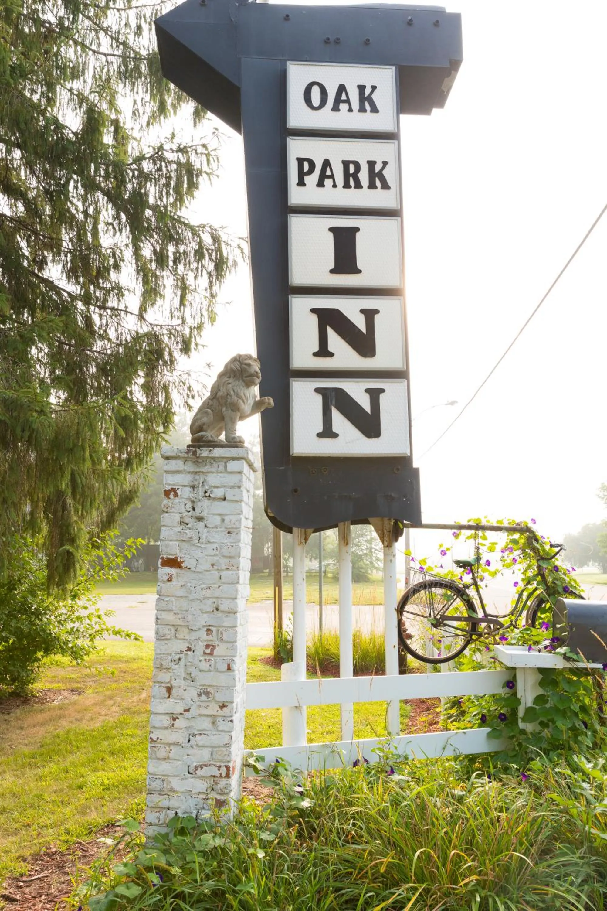 Facade/entrance in Oak Park Inn