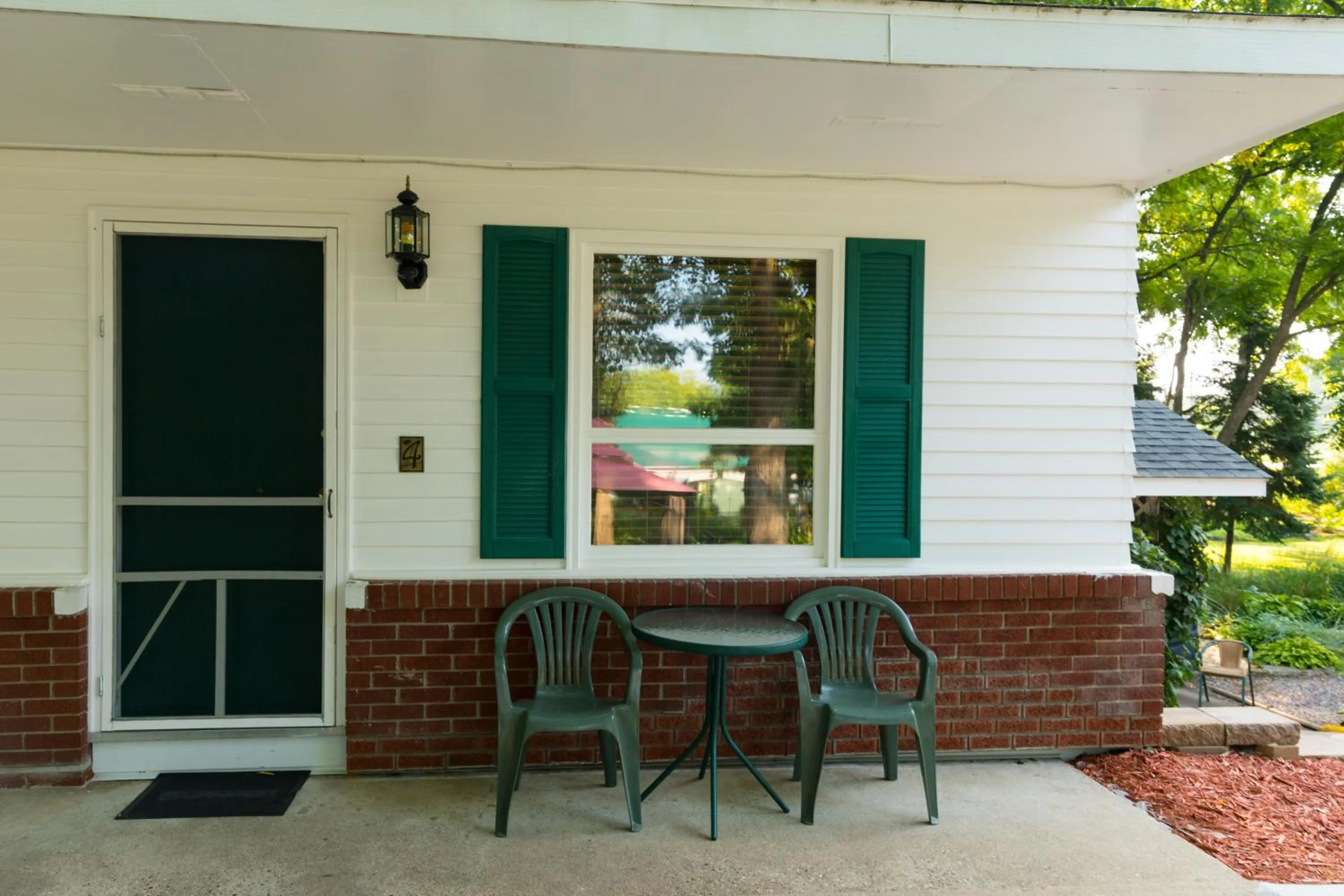 Property building in Oak Park Inn