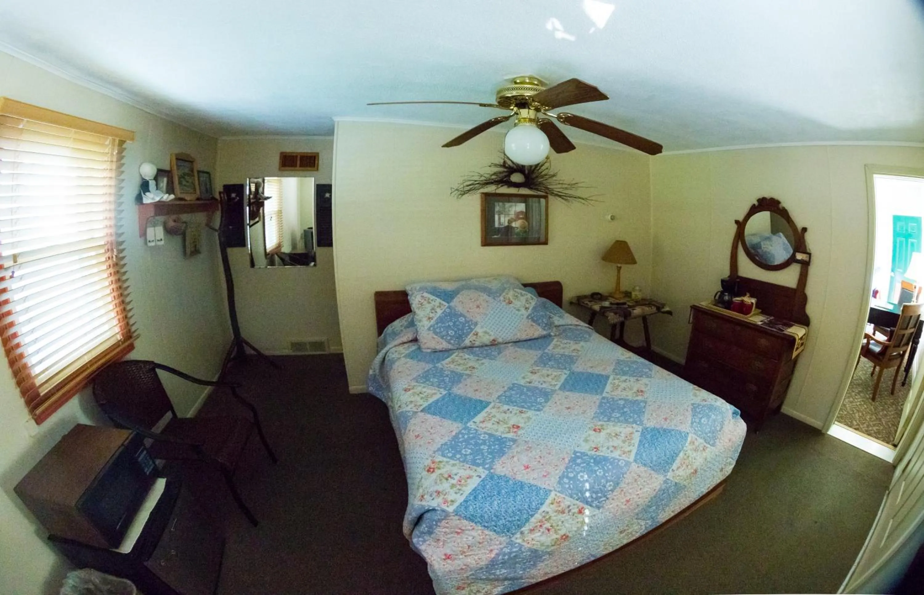 Coffee/tea facilities, Bed in Oak Park Inn