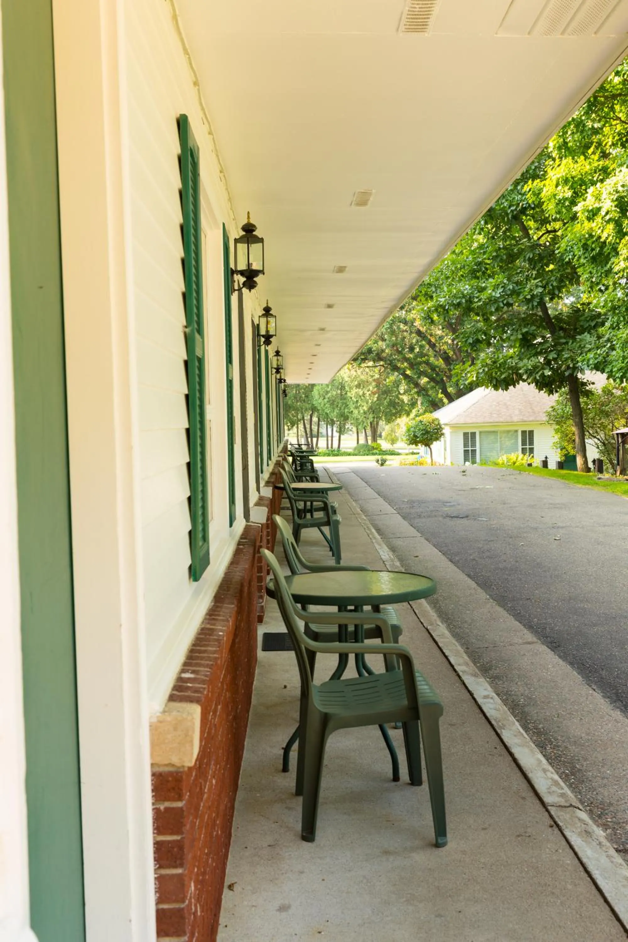 Property building in Oak Park Inn