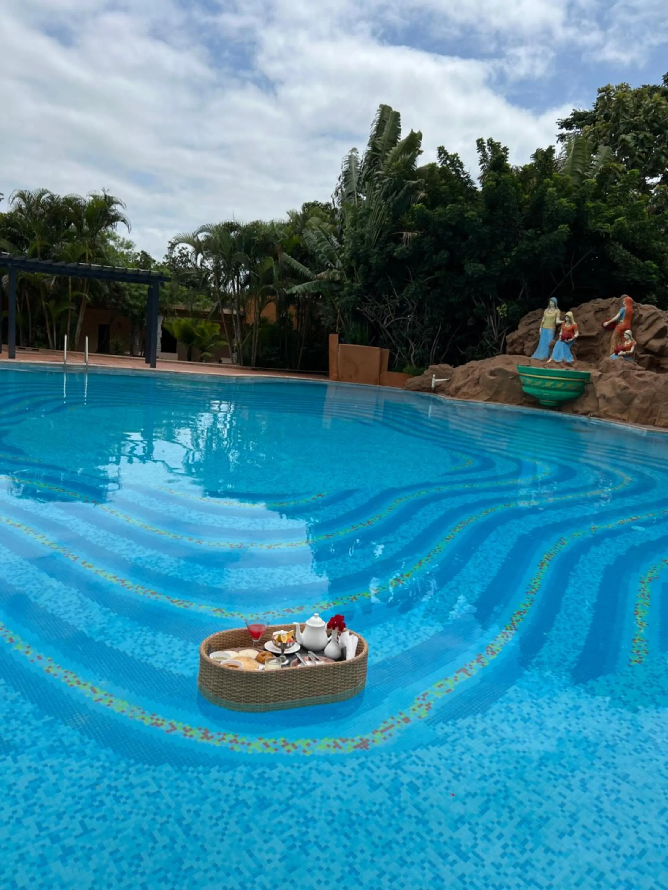 Swimming pool in Vijayshree Resort, Hampi
