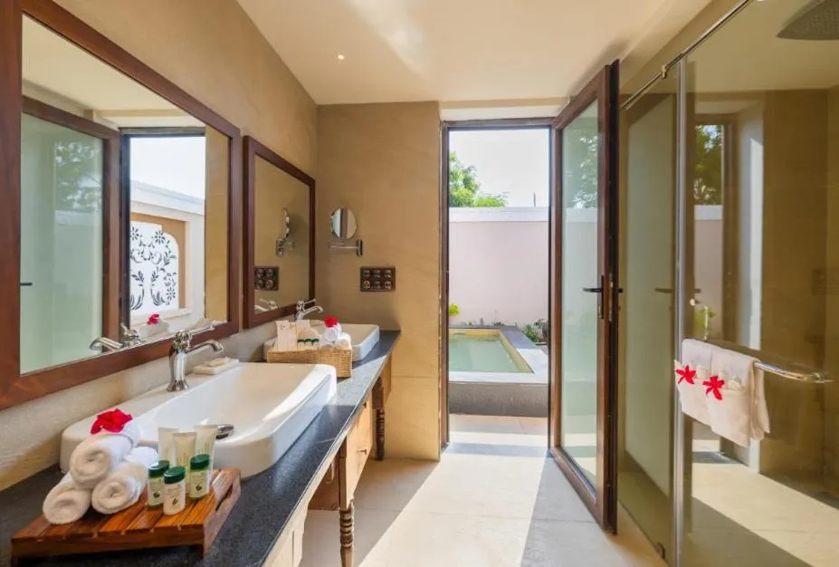 Bathroom in Vijayshree Resort, Hampi