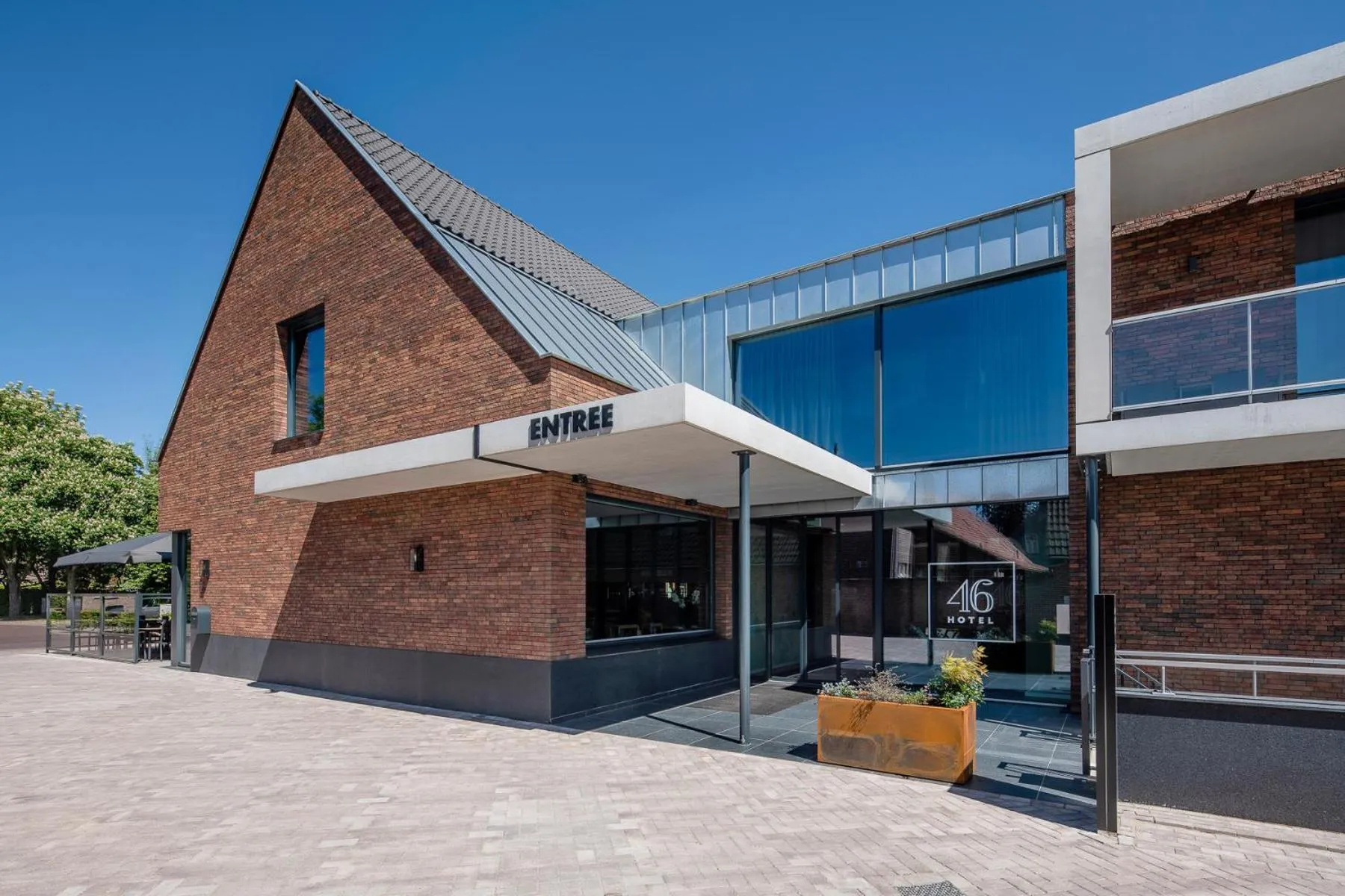 Facade/entrance in Hotel 46