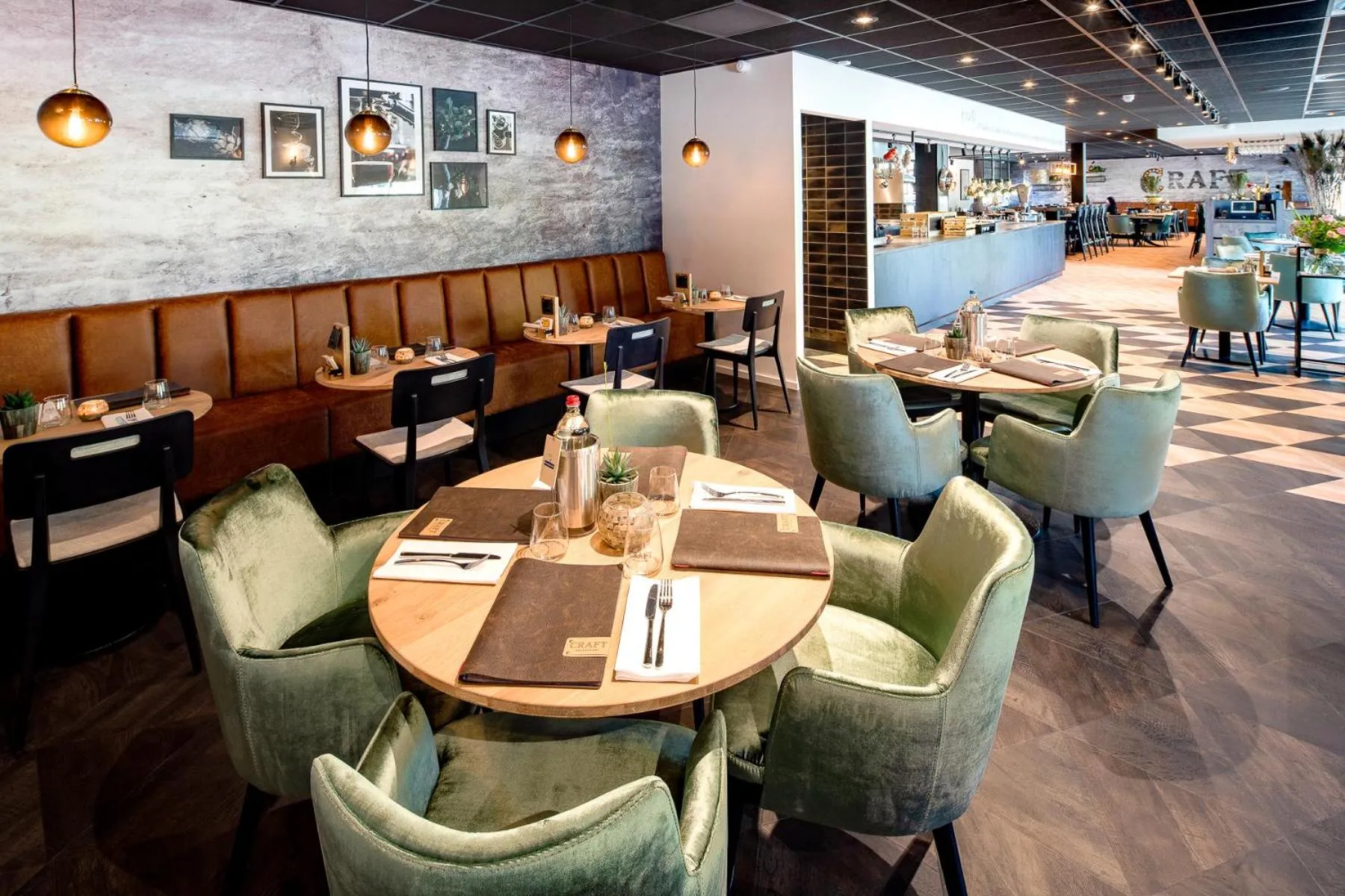 Restaurant/places to eat in Hotel 46