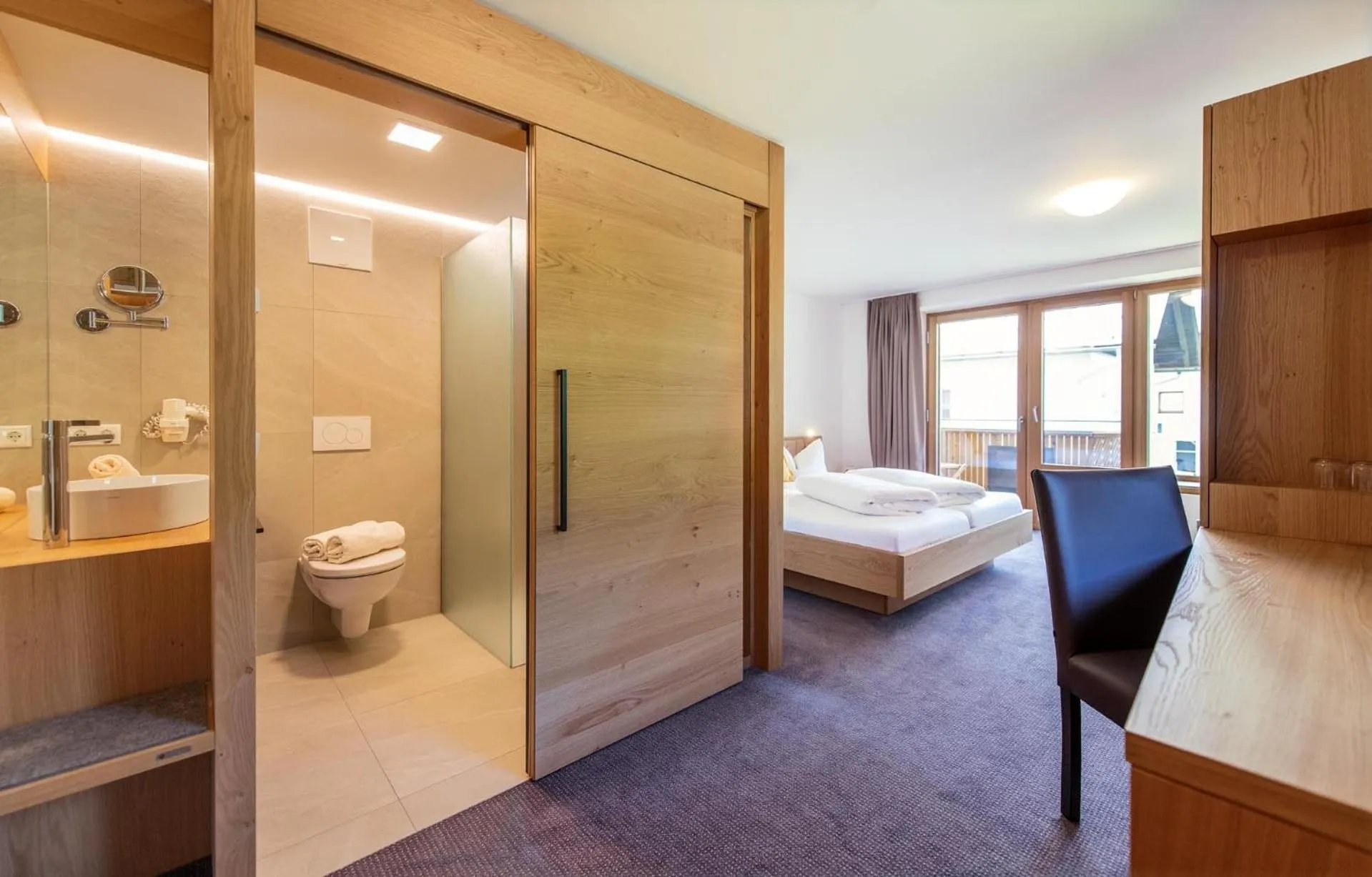 Bedroom, Bed in Hotel juenmi