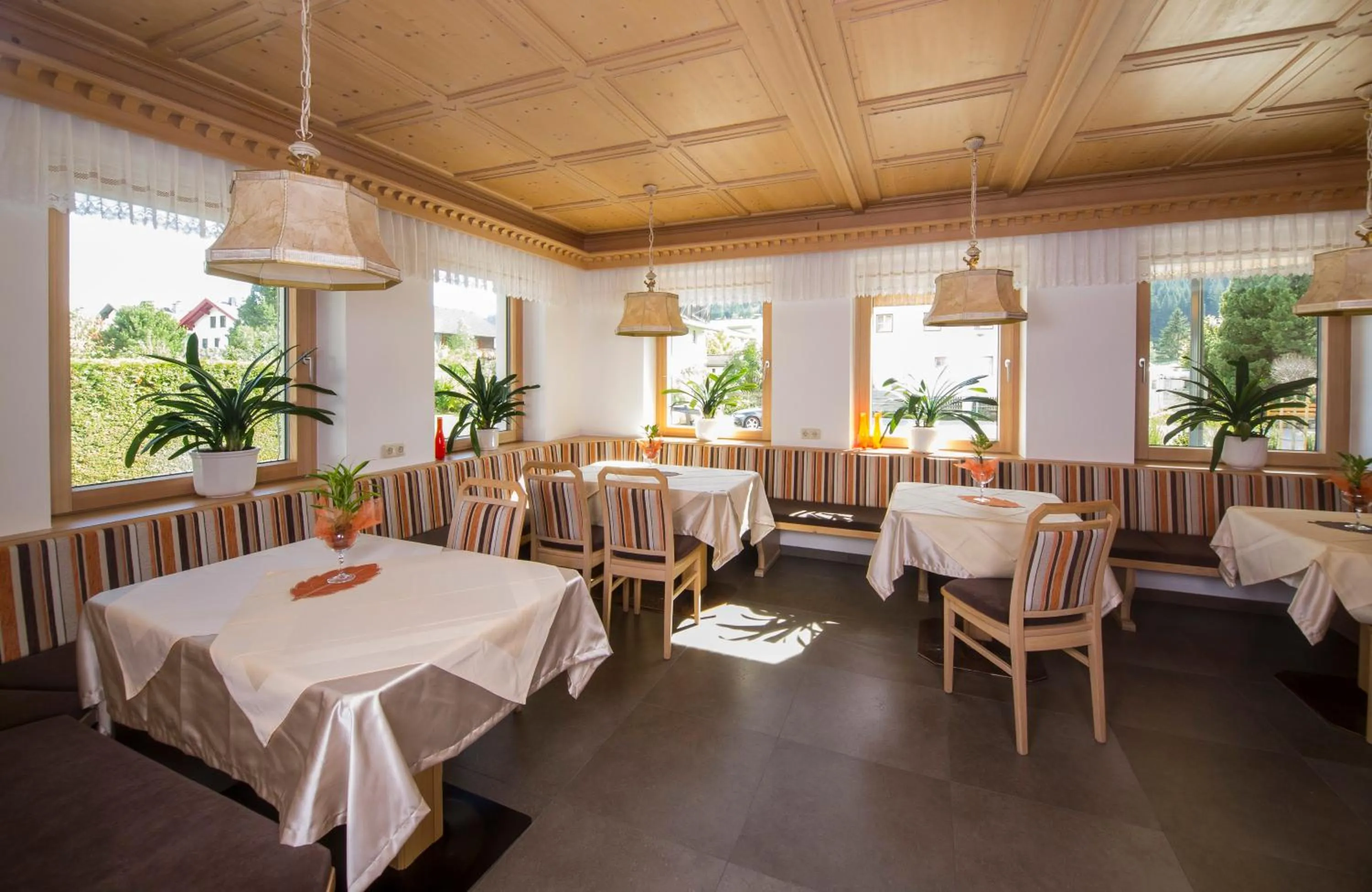 Restaurant/places to eat in Hotel juenmi