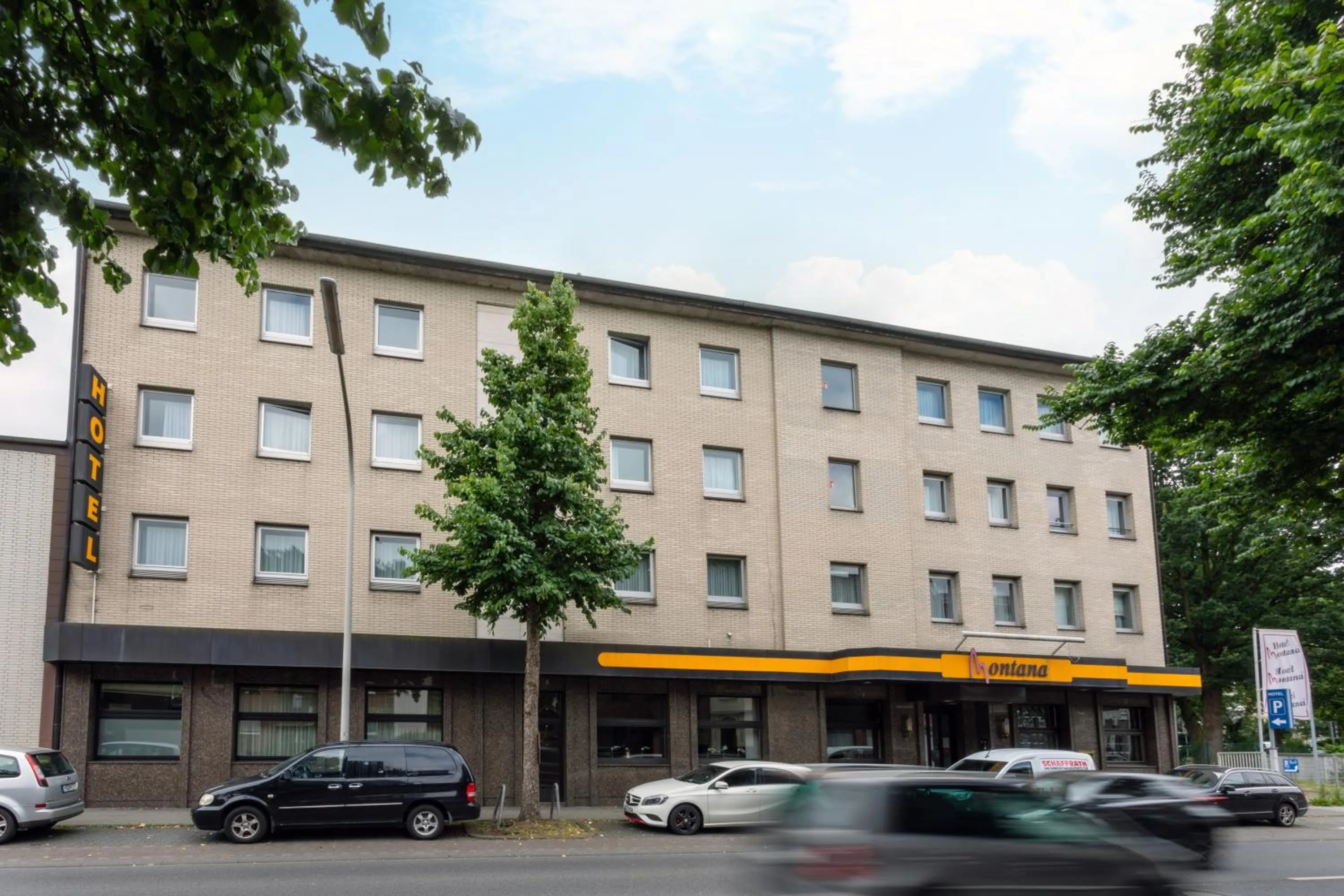 Property building in Montana Hotel Mönchengladbach