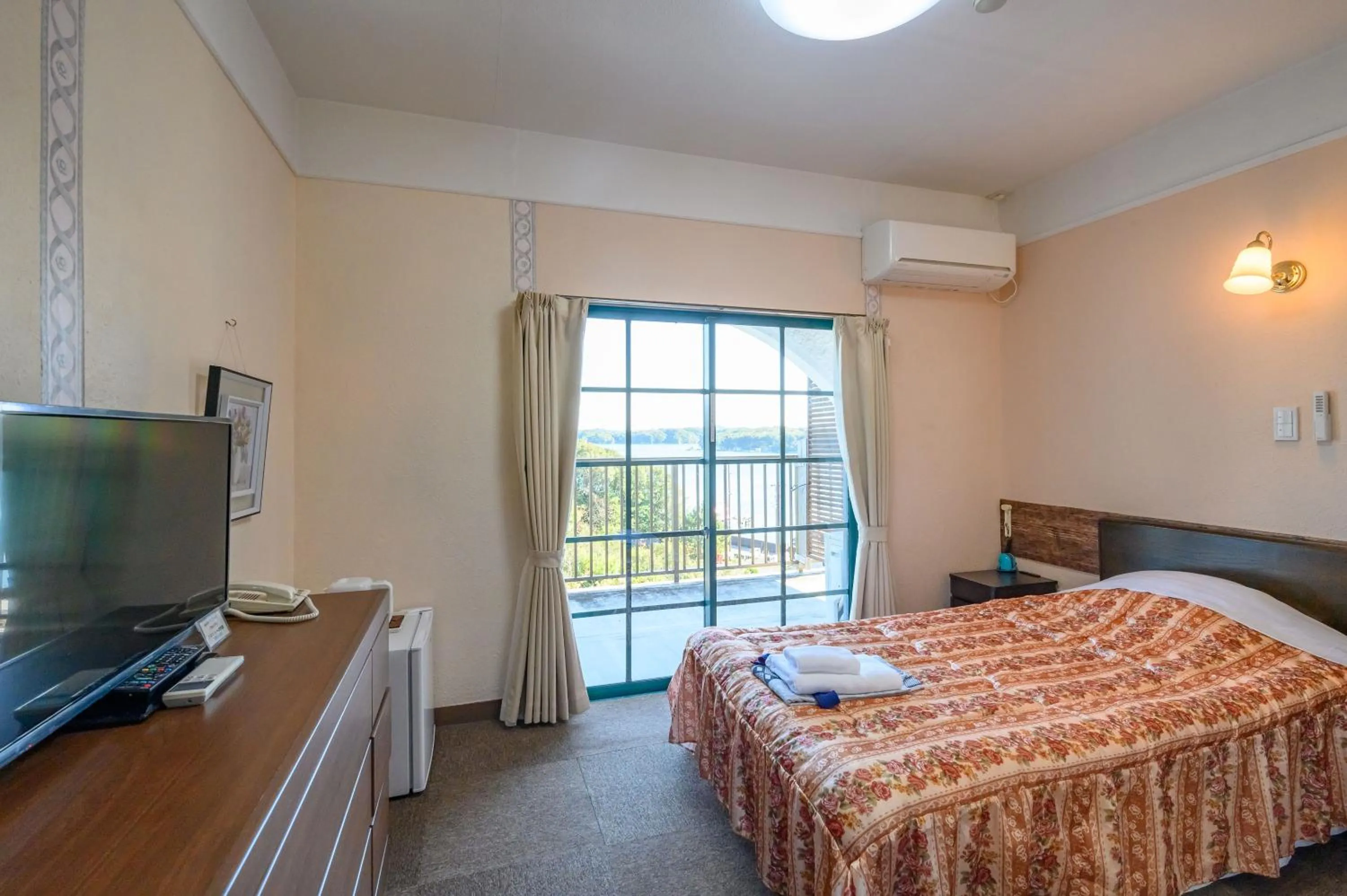 Photo of the whole room, Bed in Kashikojima Hotel Bay Garden