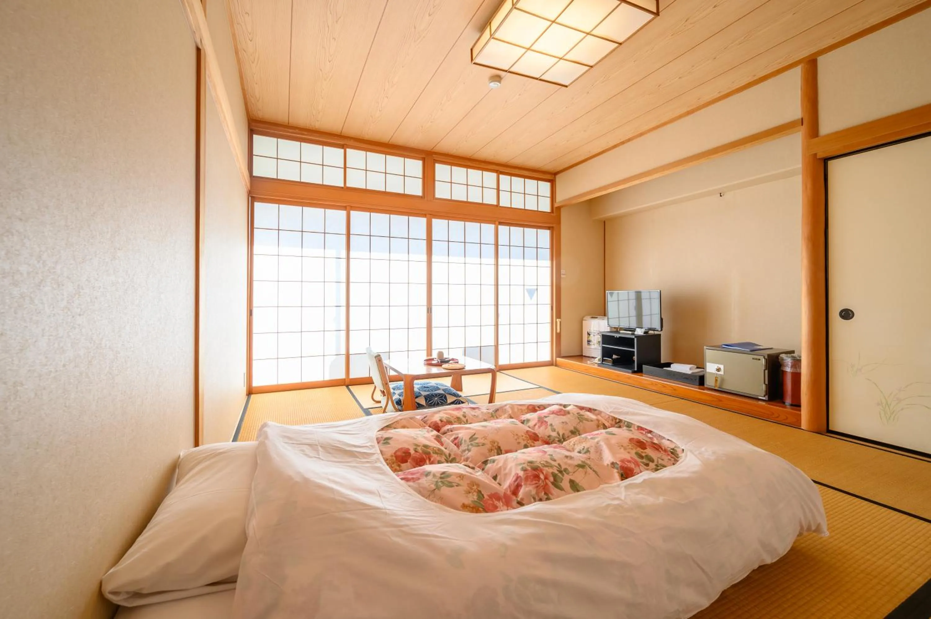 Photo of the whole room, Bed in Kashikojima Hotel Bay Garden