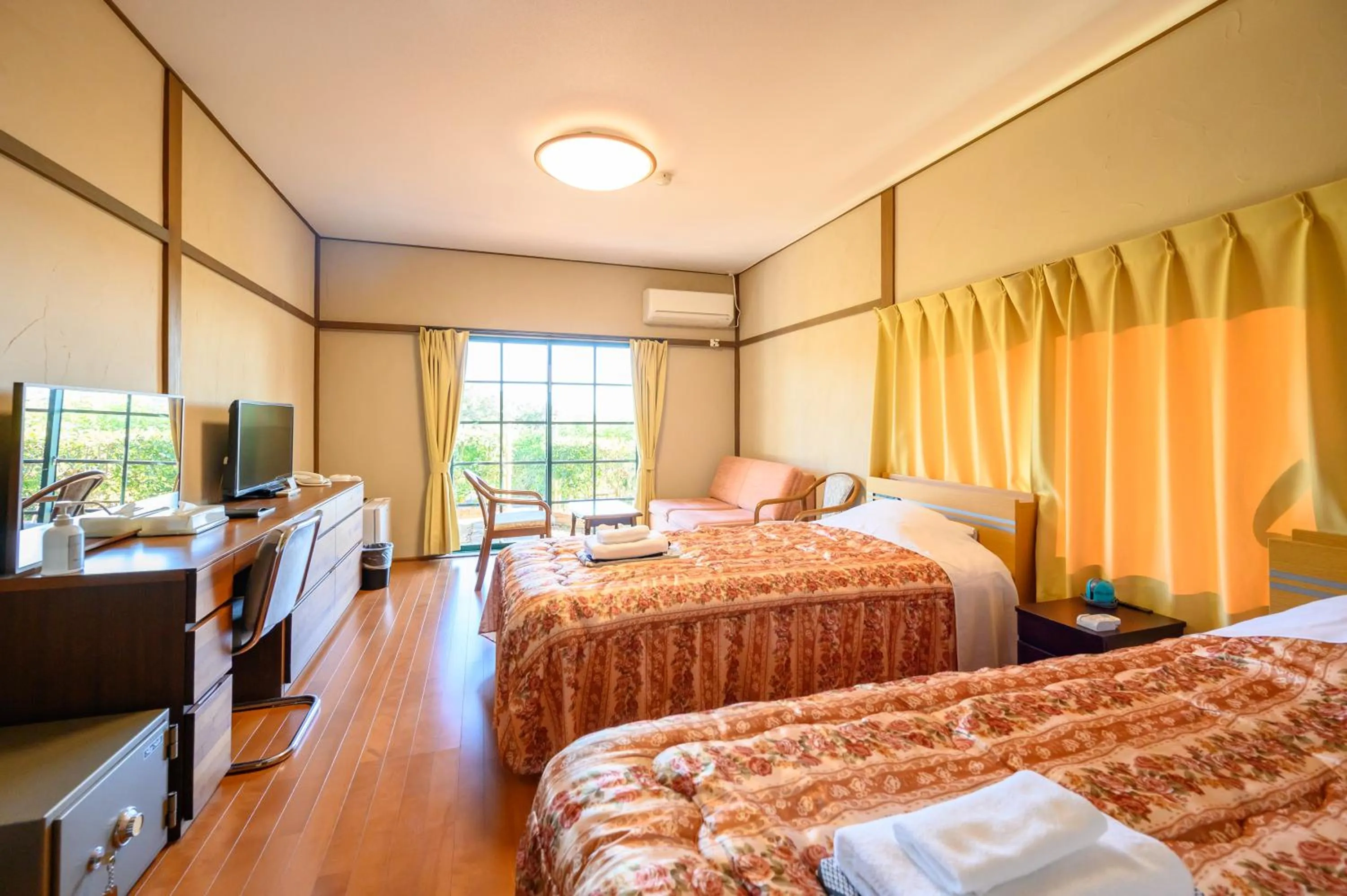 Photo of the whole room, Bed in Kashikojima Hotel Bay Garden