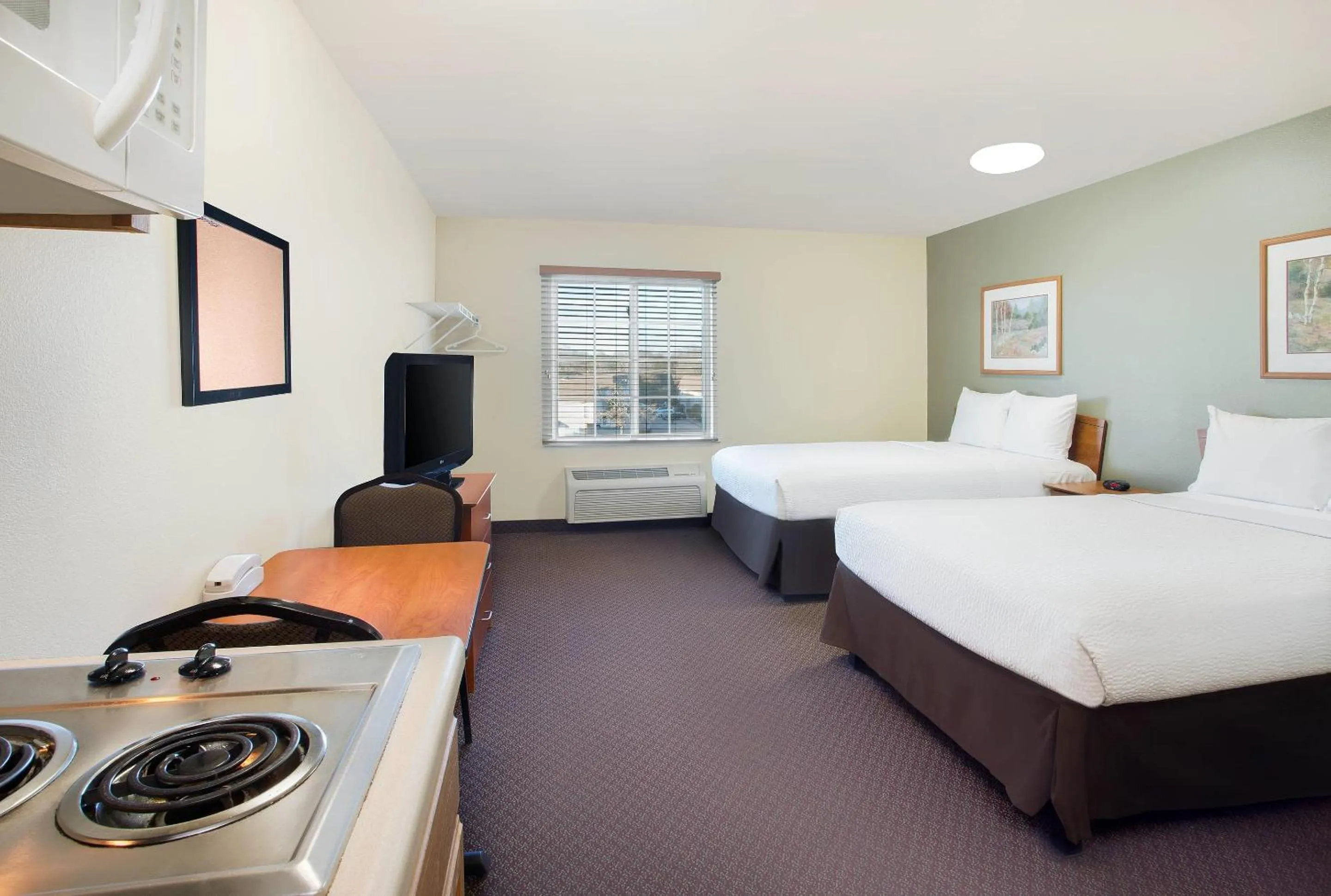 Bedroom, Bed in WoodSpring Suites Baton Rouge Airline Highway