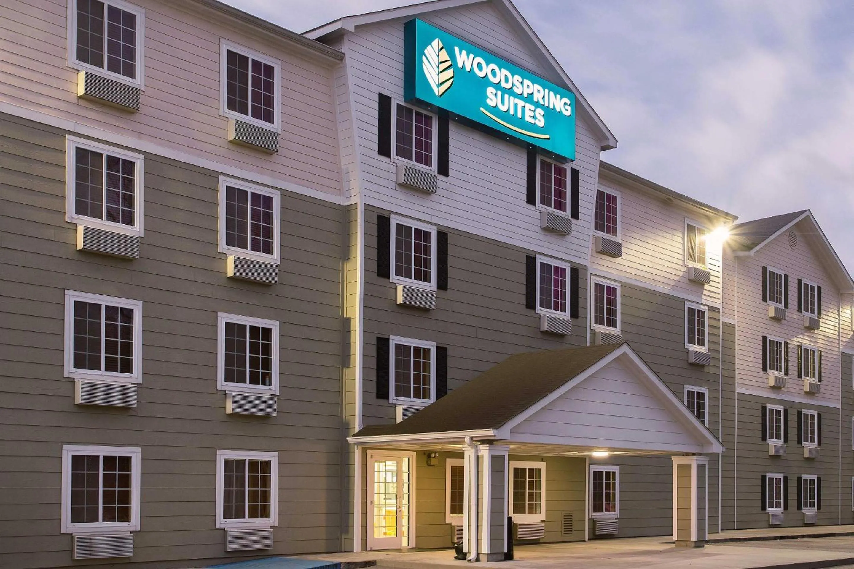 Property building in WoodSpring Suites Baton Rouge Airline Highway