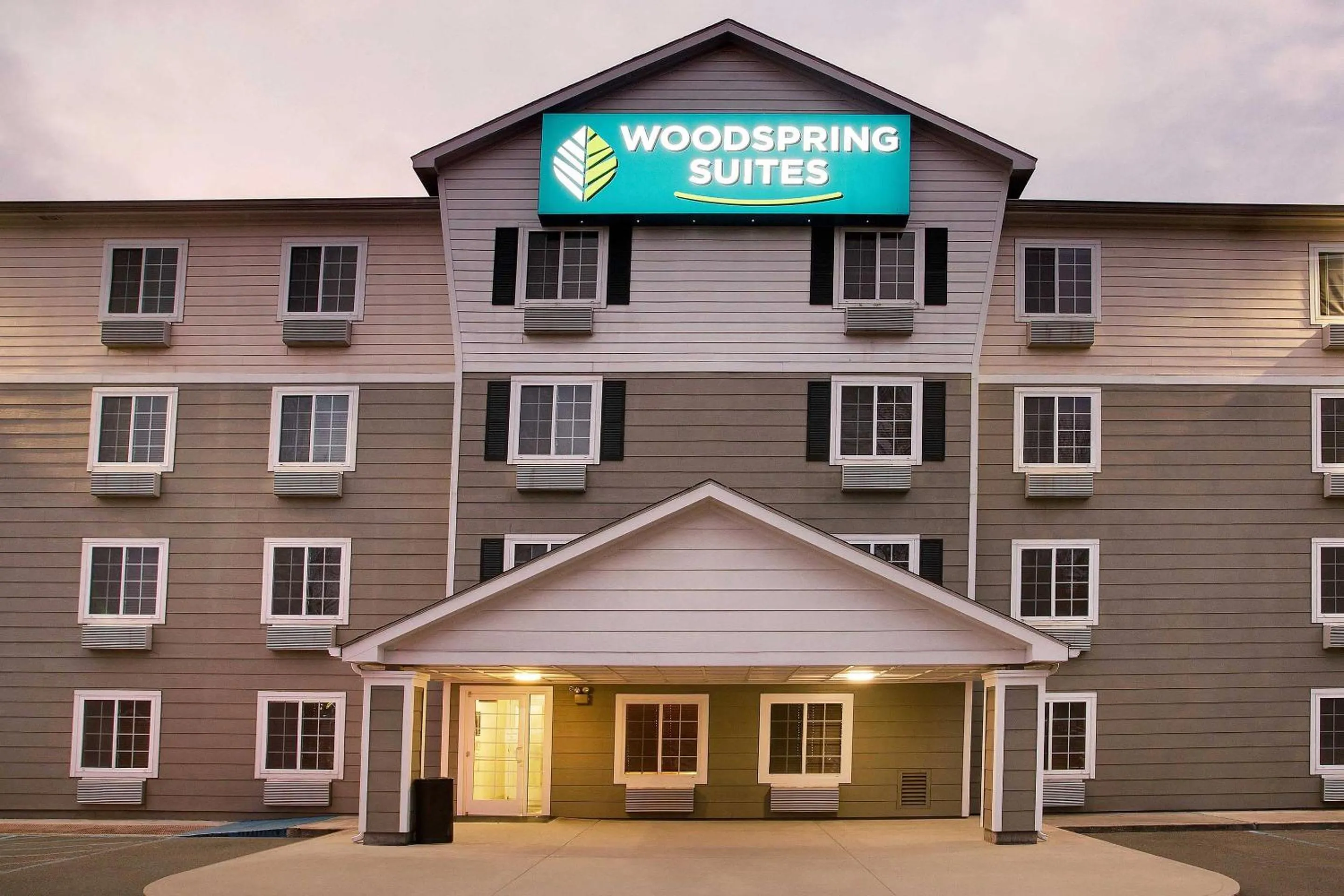Property building in WoodSpring Suites Baton Rouge Airline Highway
