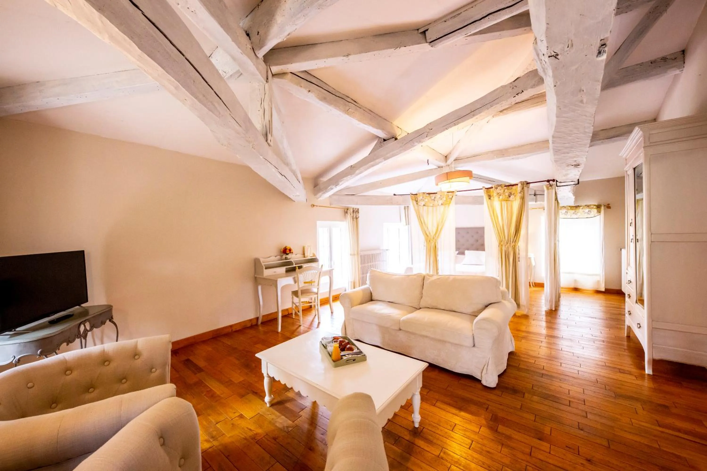 Bedroom, Bed in Le Moulin de Rudelle