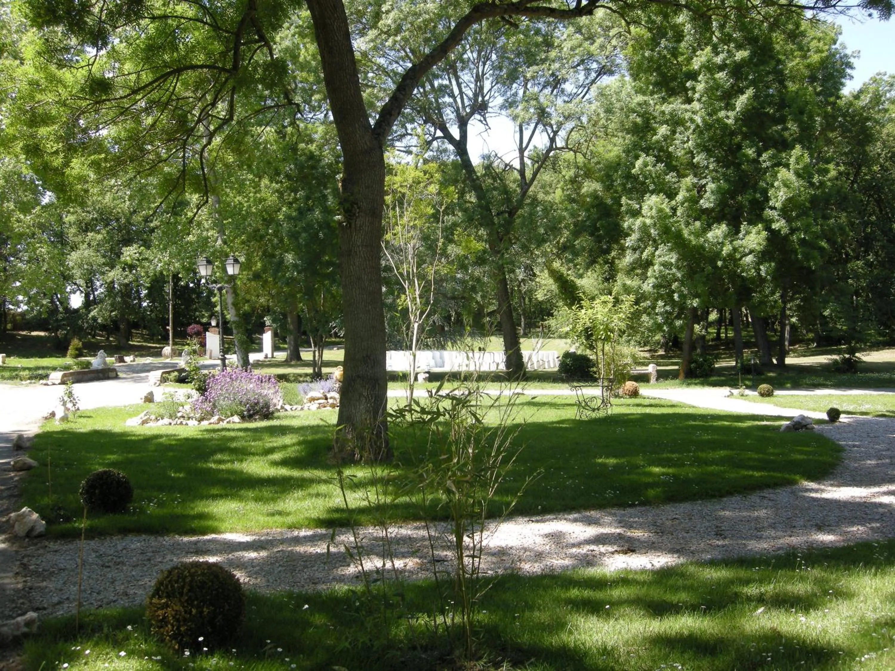 Garden view in Le Moulin de Rudelle