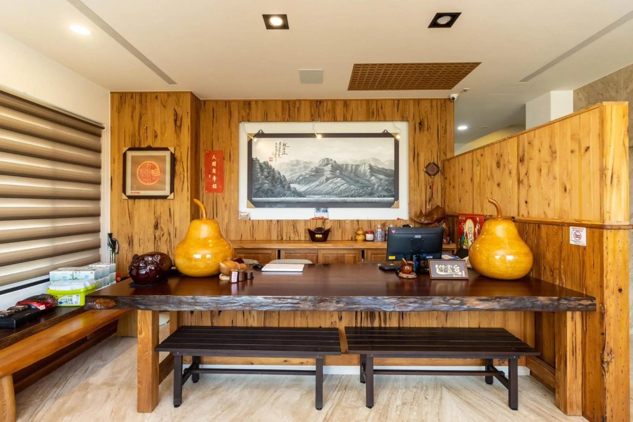 Living room in Post-mountain view