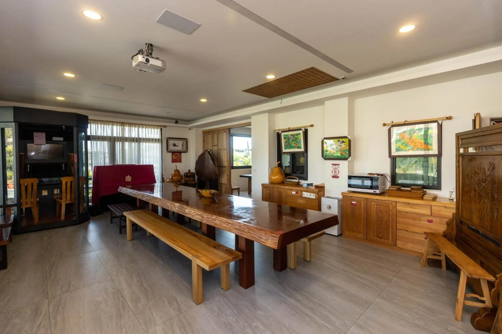 Living room in Post-mountain view