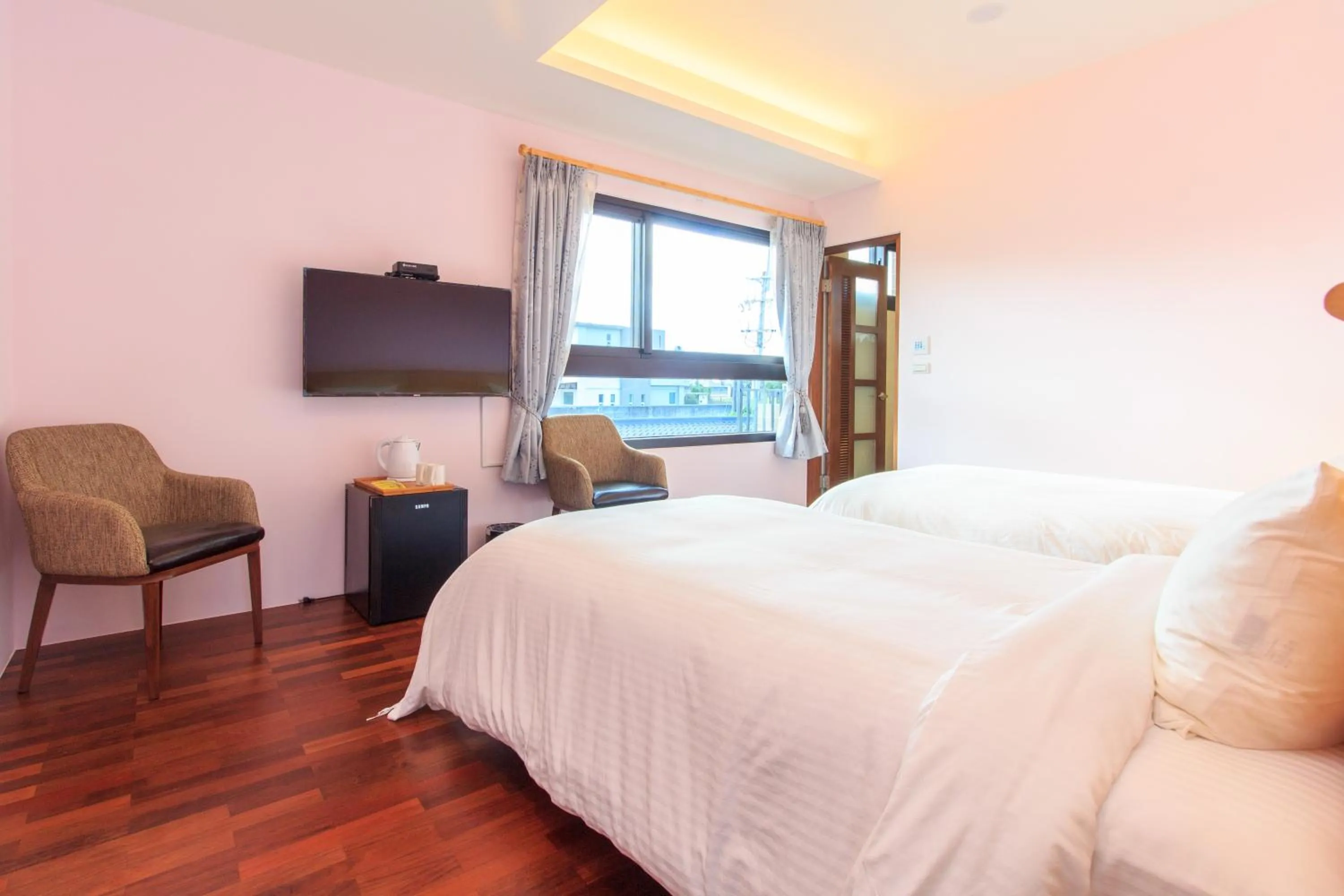 Bed in Post-mountain view