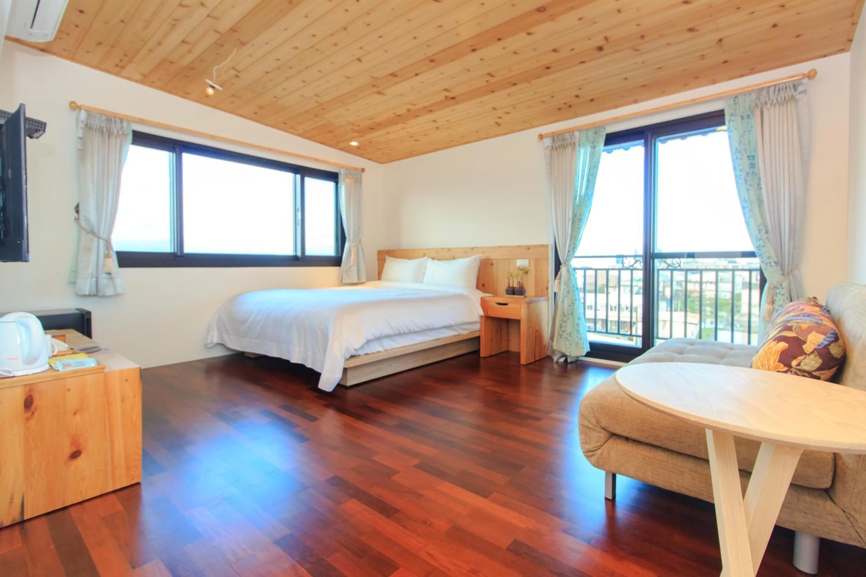 Bed in Post-mountain view