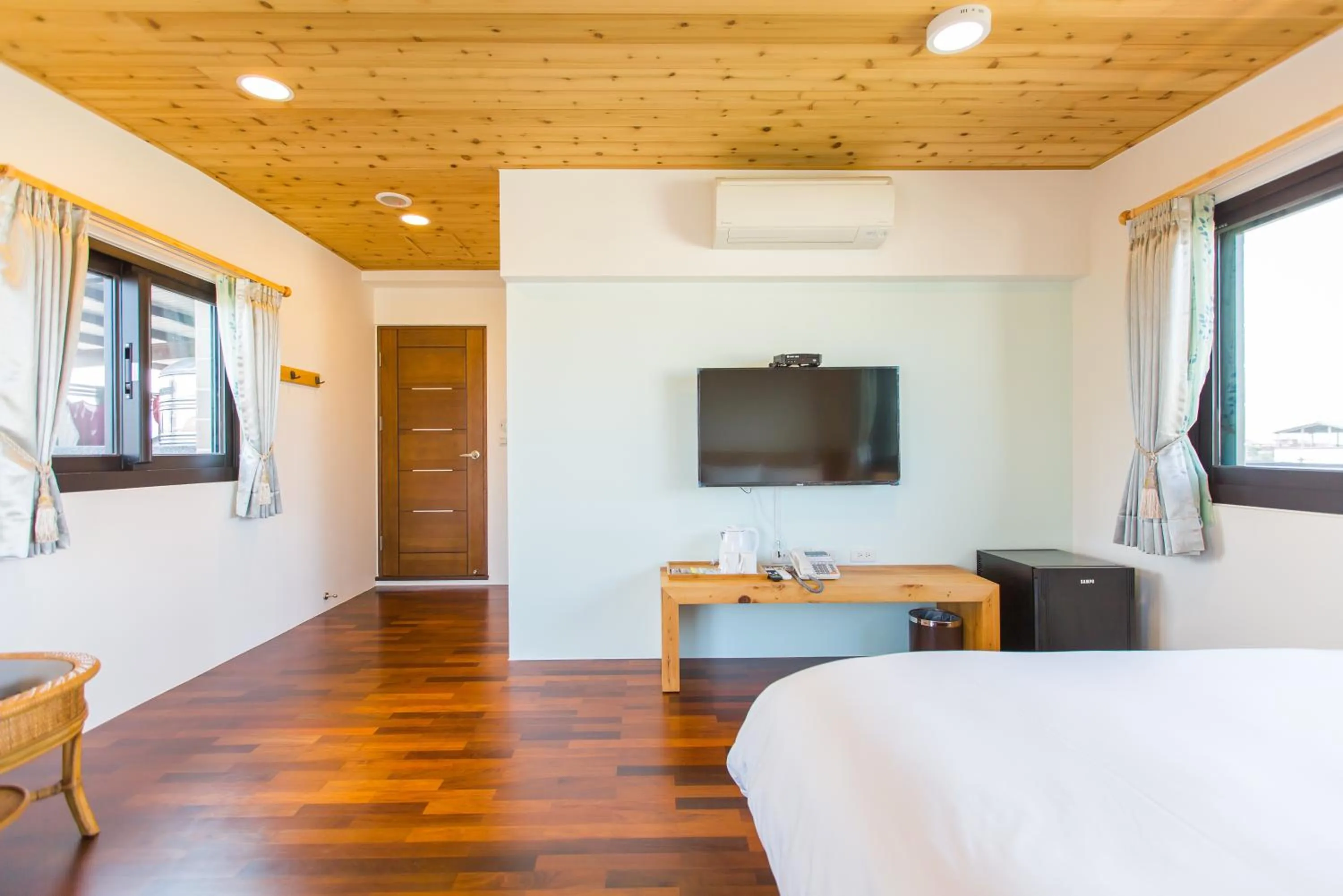 Bed in Post-mountain view