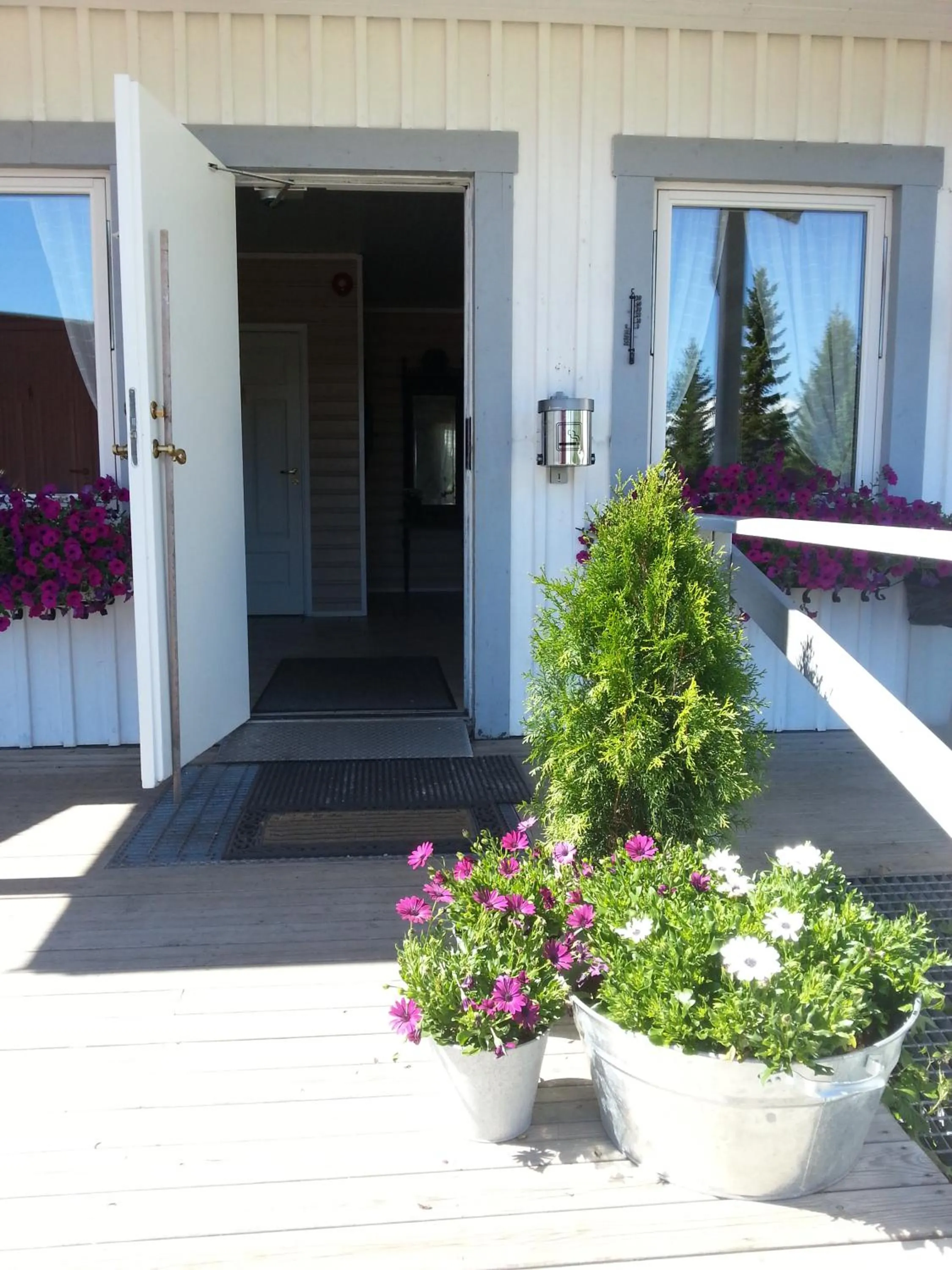 Facade/entrance in Badeland Gjestegård