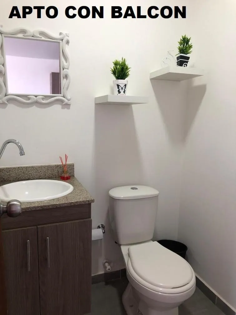 Bathroom in Apartamentos View, calle del Malecón frente al lago