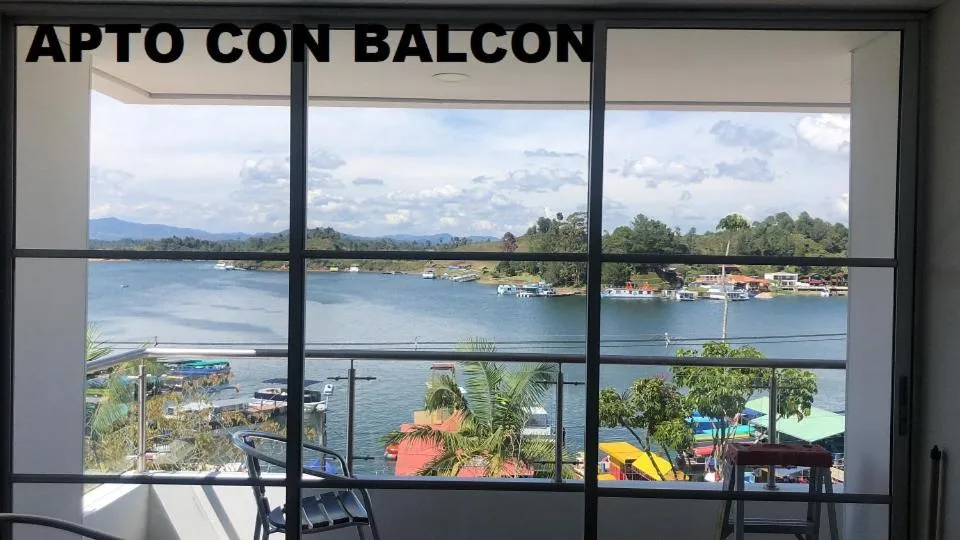 Lake view in Apartamentos View, calle del Malecón frente al lago