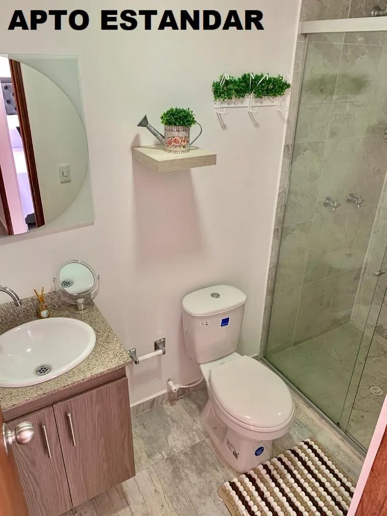 Shower in Apartamentos View, calle del Malecón frente al lago