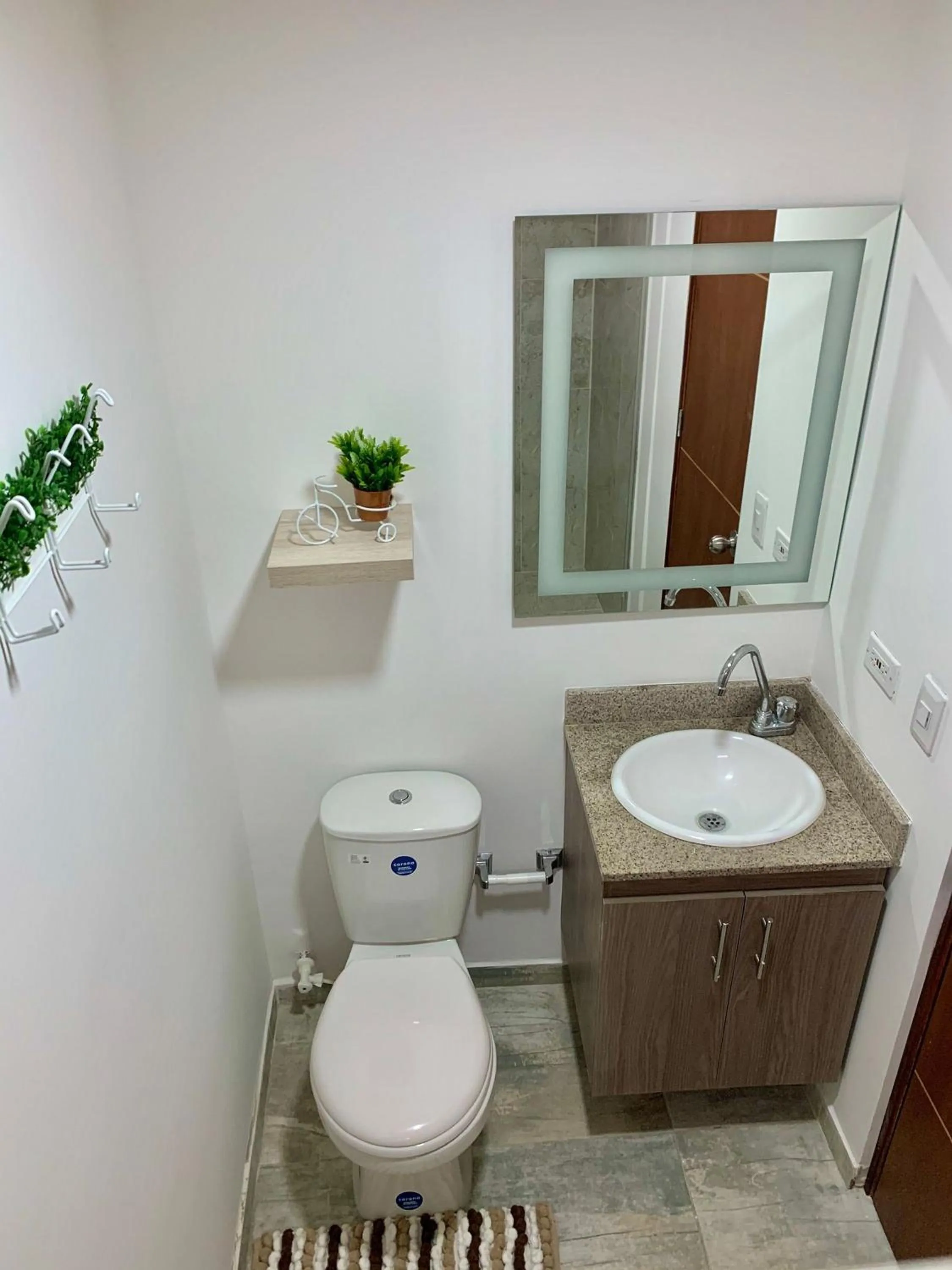 Bathroom in Apartamentos View, calle del Malecón frente al lago