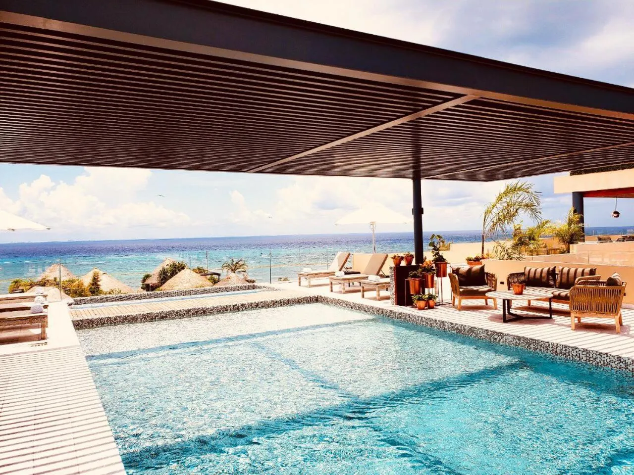 Swimming pool in Singular Joy Downtown Residences