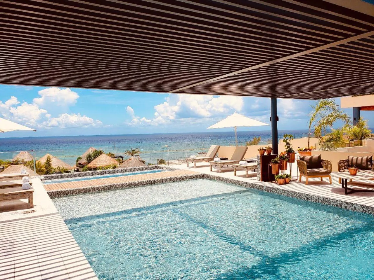 Swimming pool in Singular Joy Downtown Residences