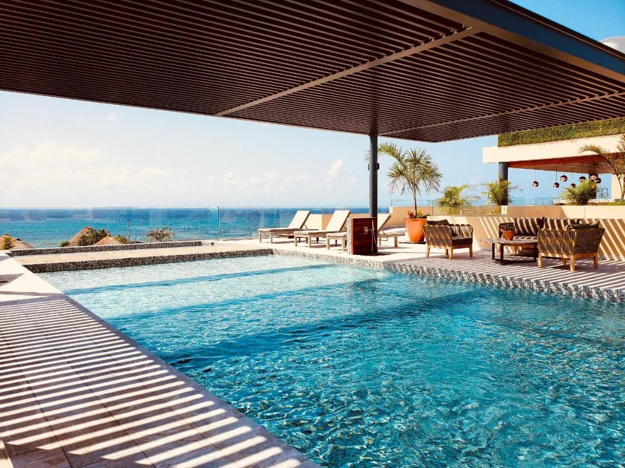 Swimming pool in Singular Joy Downtown Residences