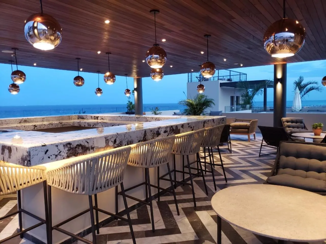 Lounge or bar in Singular Joy Downtown Residences