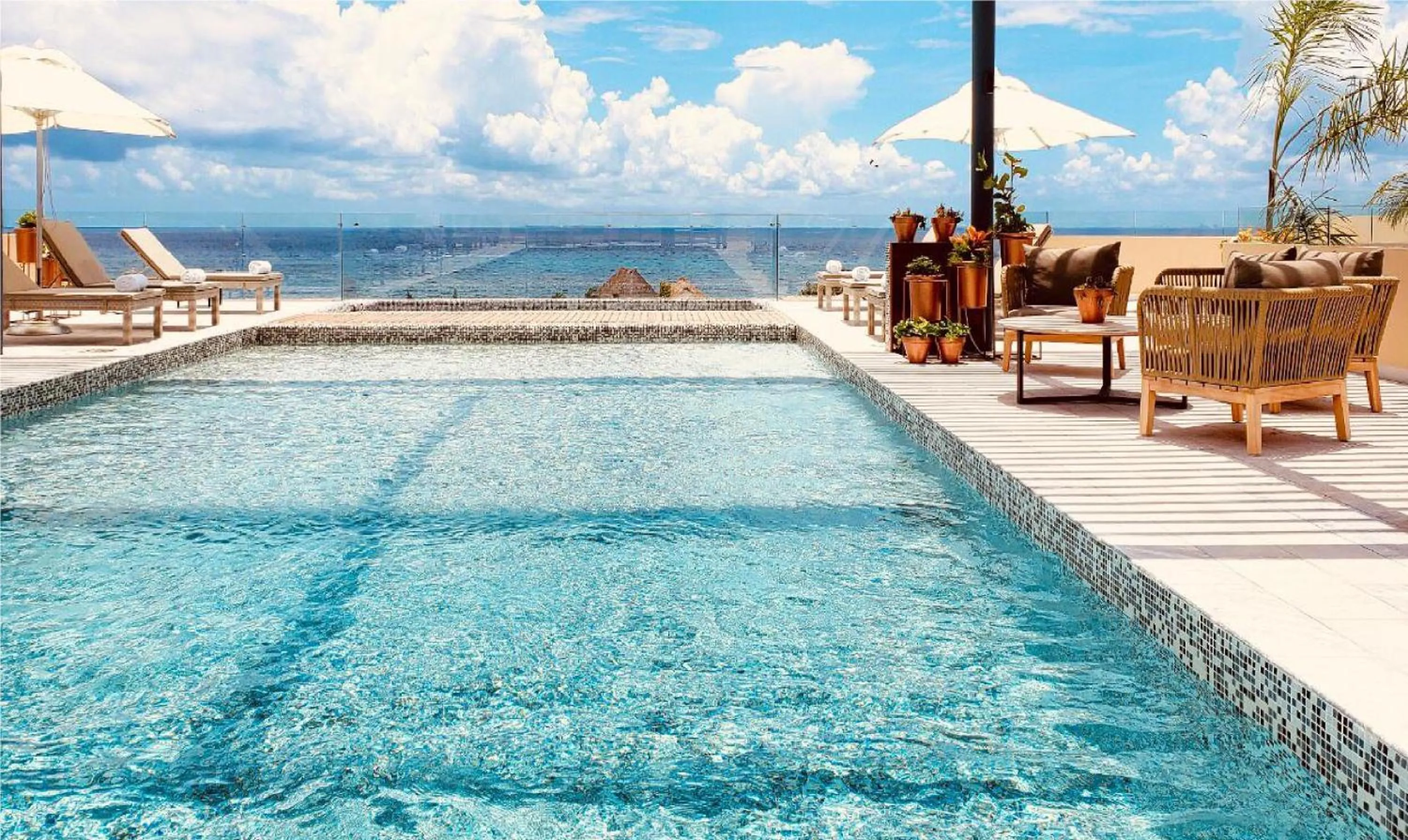 Swimming pool in Singular Joy Downtown Residences