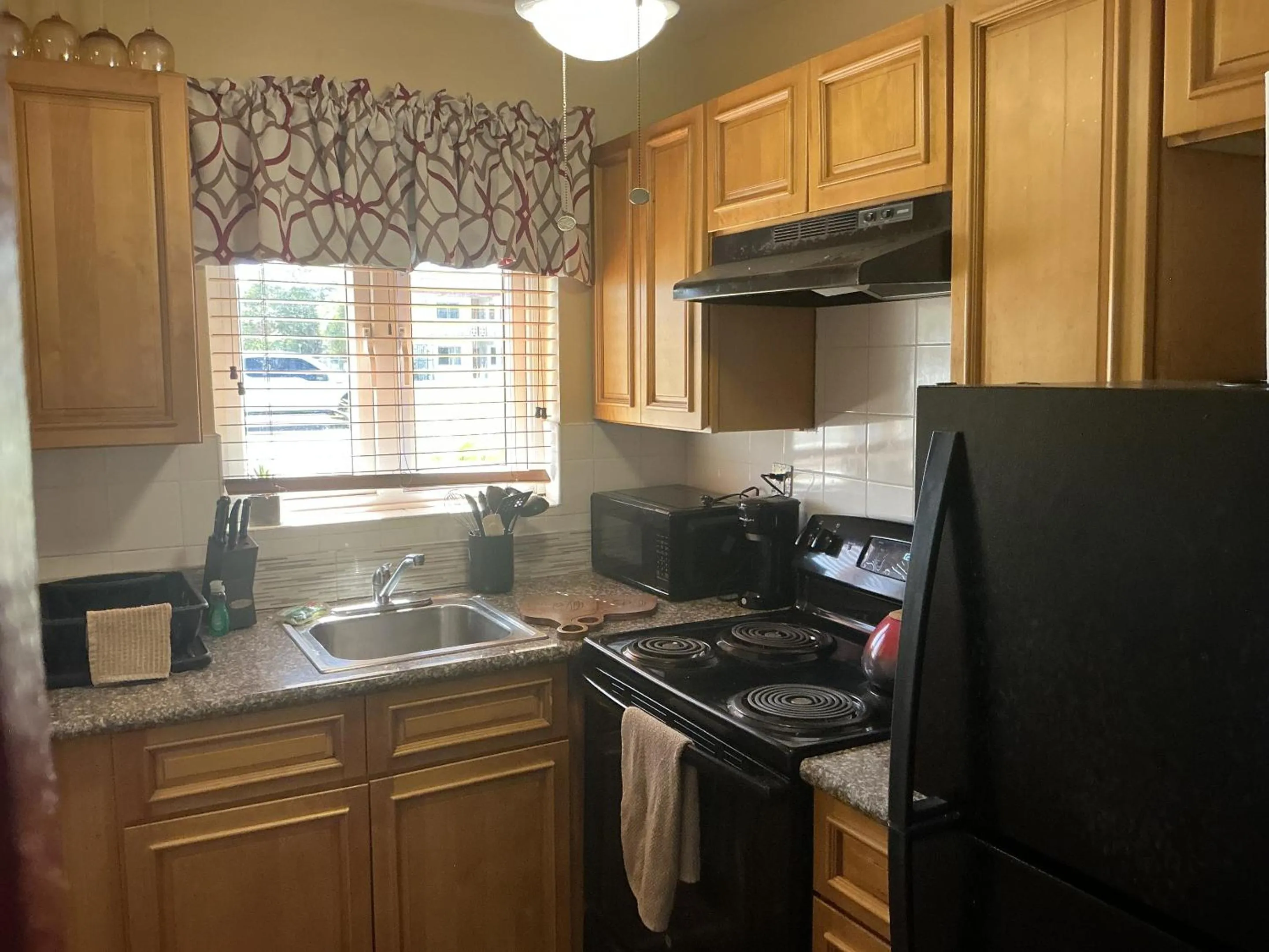 Kitchen or kitchenette in Jubilee Gardens Freeport