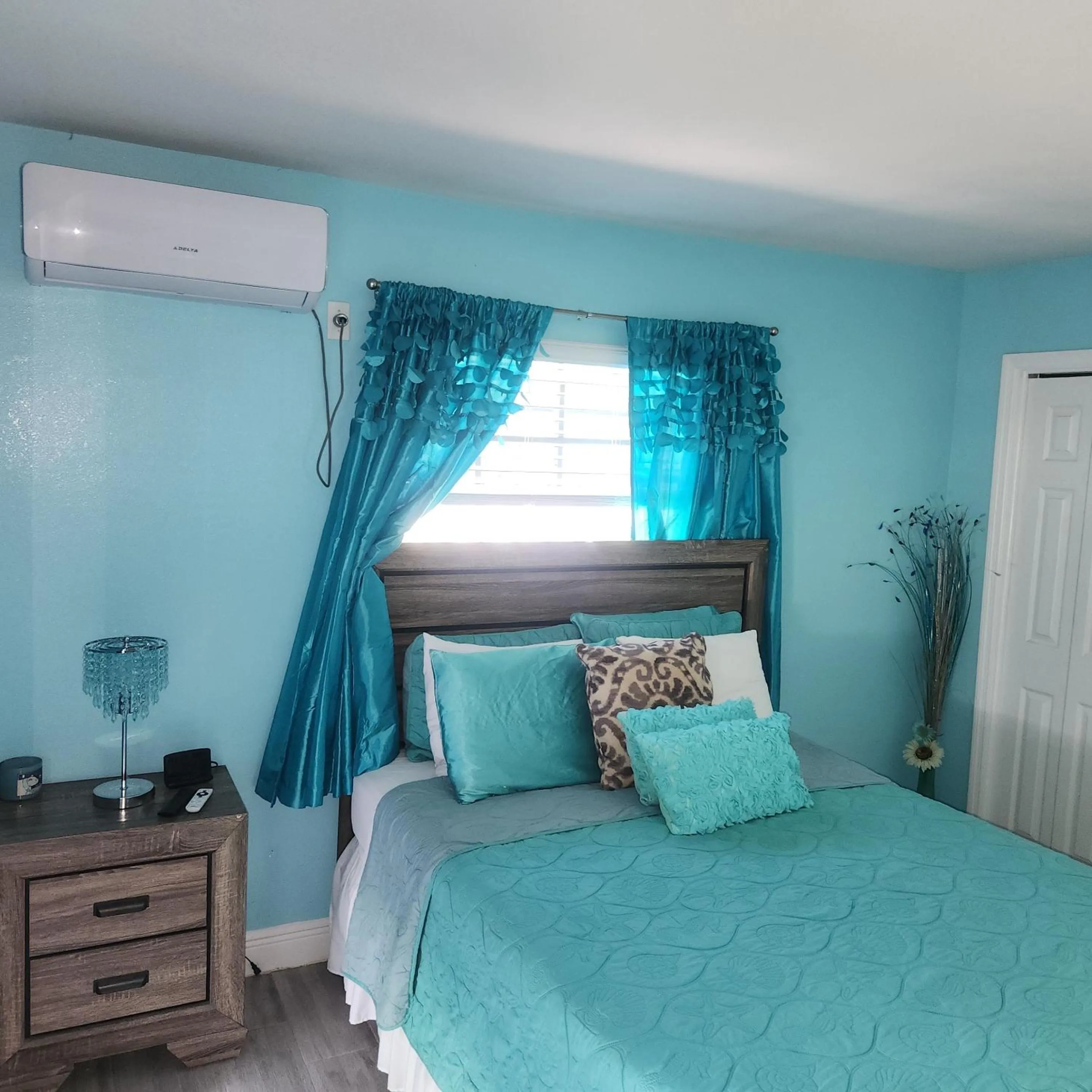 Bedroom, Bed in Jubilee Gardens Freeport