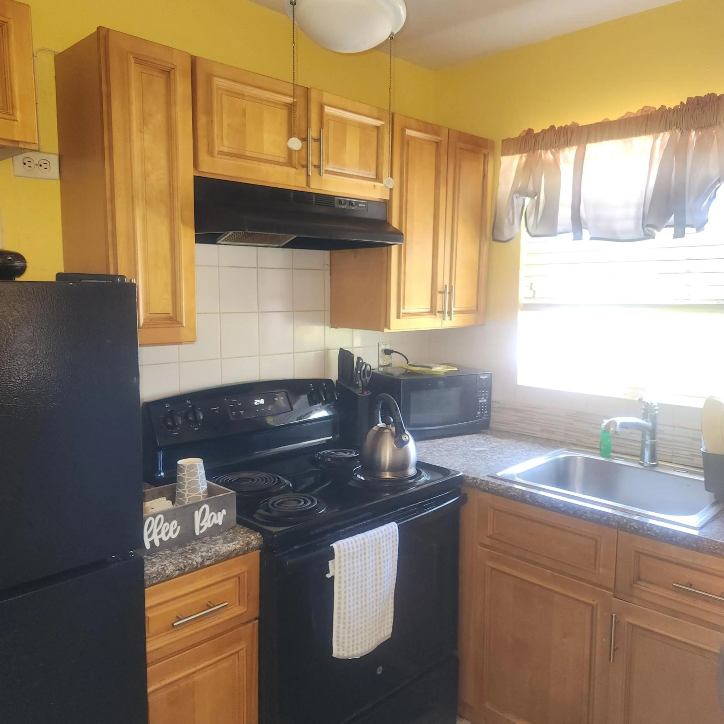 Kitchen or kitchenette in Jubilee Gardens Freeport