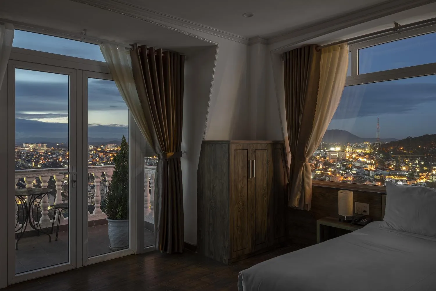 Nearby landmark, Bed in New Life Hotel - Da Lat