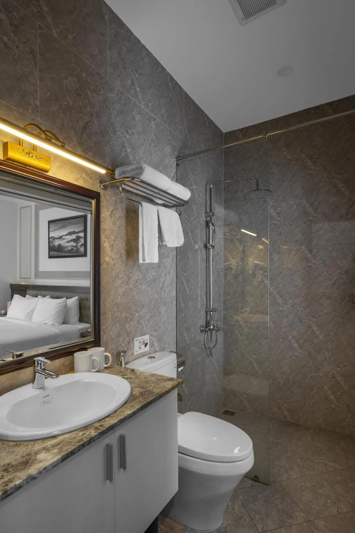 Toilet in New Life Hotel - Da Lat