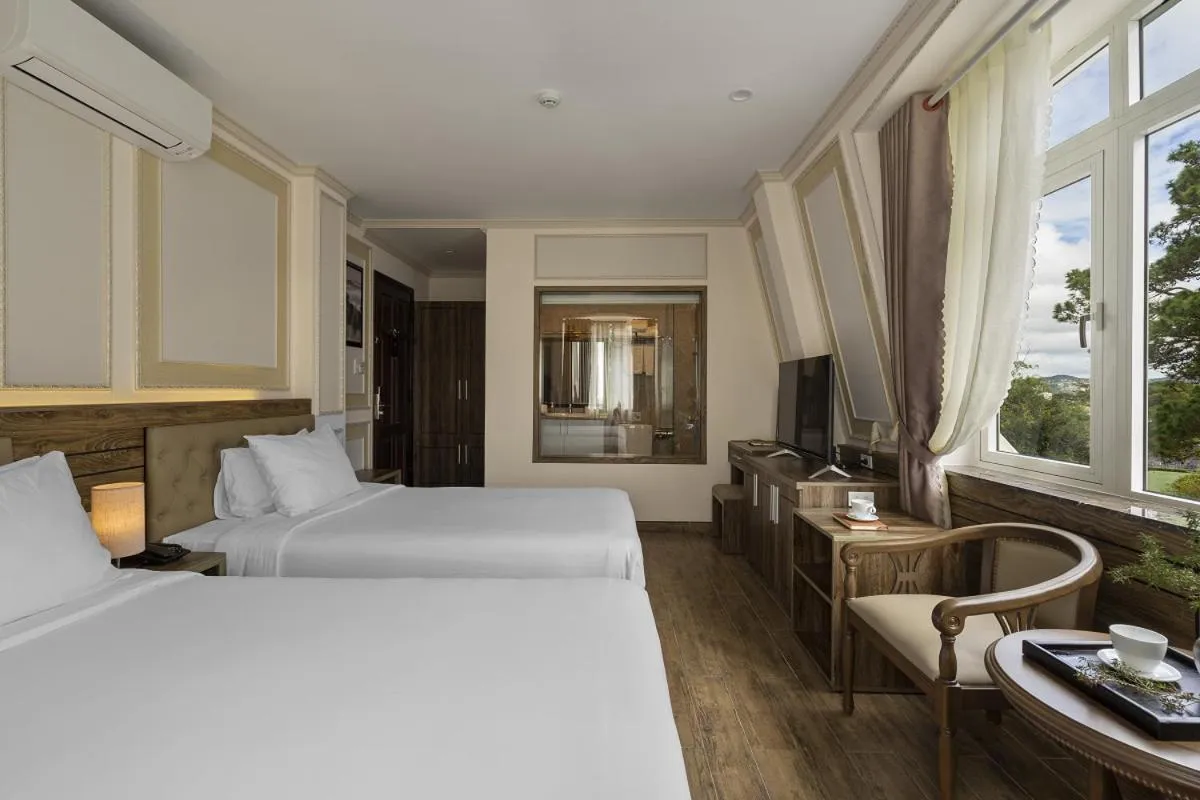 Bed in New Life Hotel - Da Lat