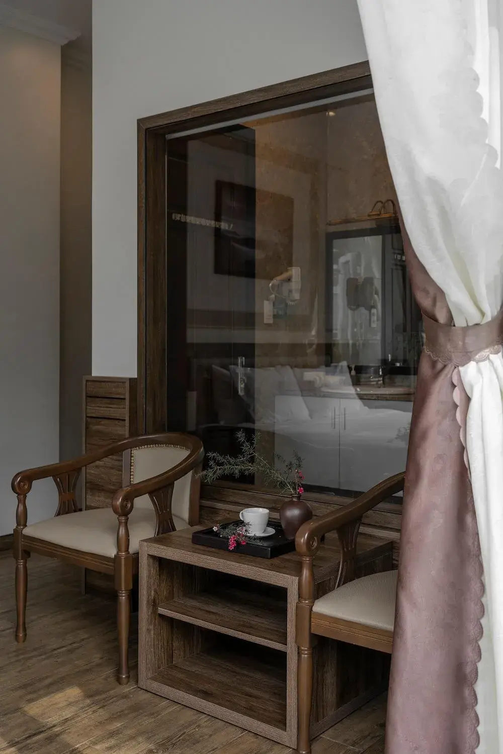 Deluxe Double Room with City View in New Life Hotel - Da Lat Deluxe Double Room with City View in New Life Hotel - Da Lat