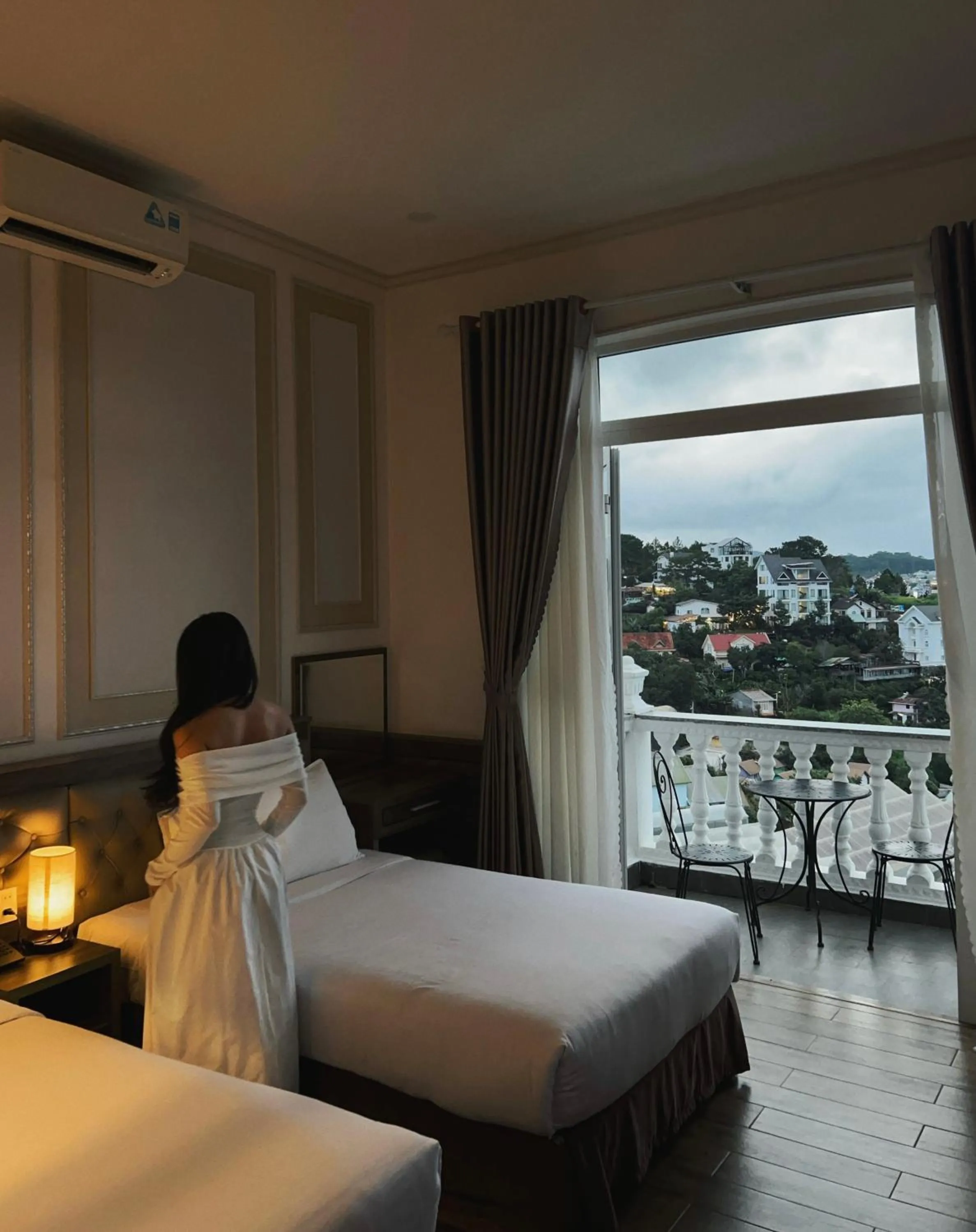 group of guests, Bed in New Life Hotel - Da Lat