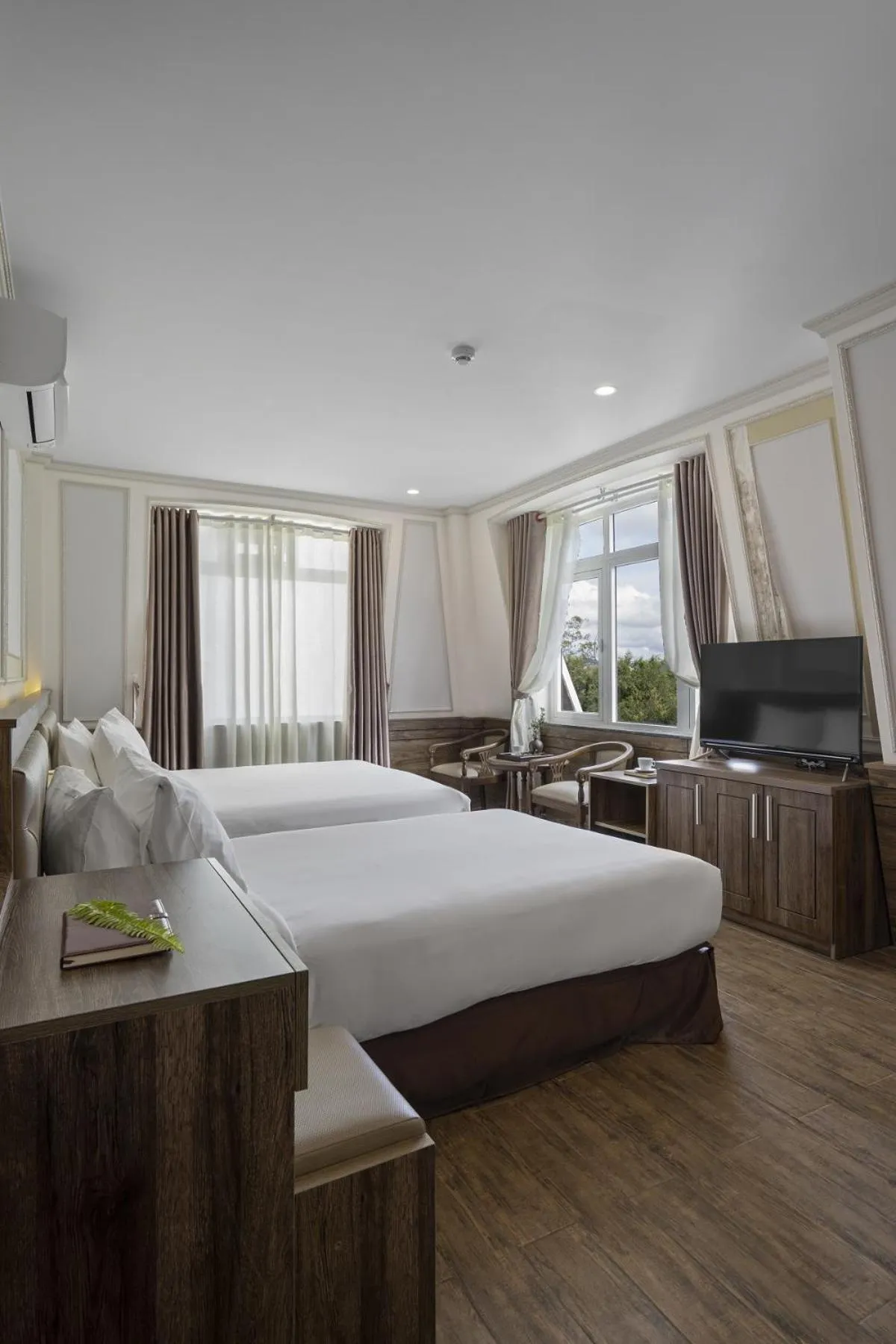 Photo of the whole room, Bed in New Life Hotel - Da Lat