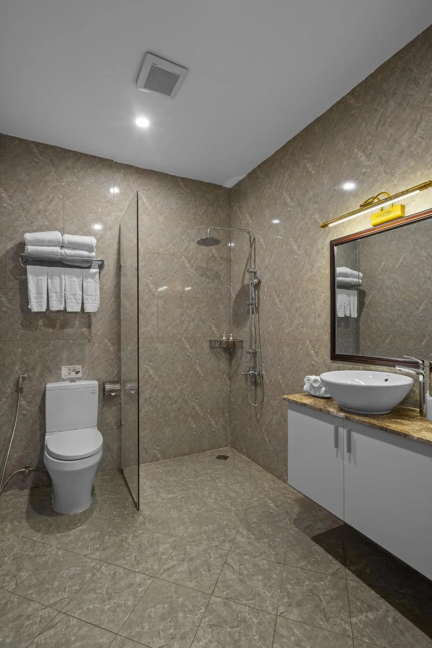 Bathroom in New Life Hotel - Da Lat