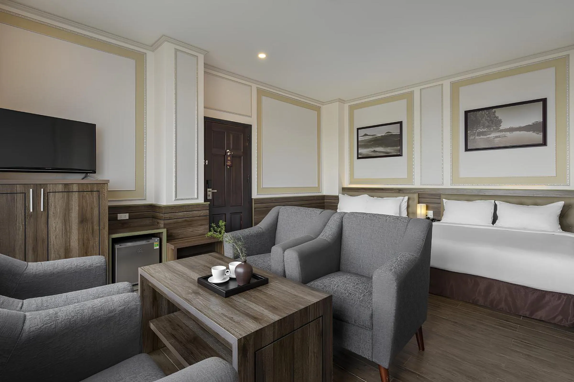 Photo of the whole room, Bed in New Life Hotel - Da Lat